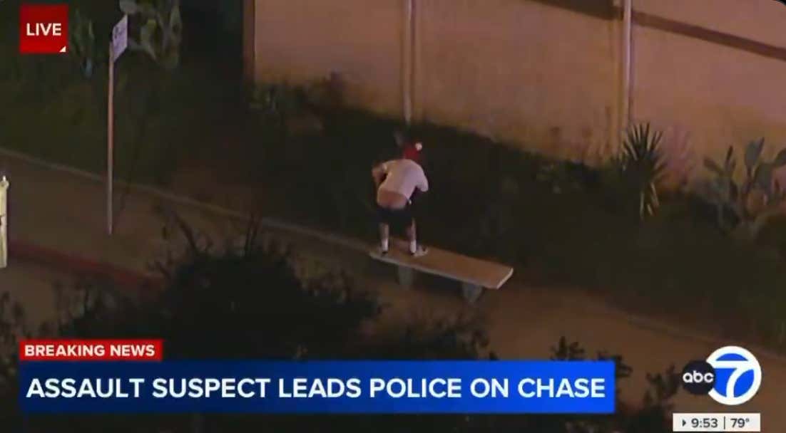 Mooning Is So Back After This Fella Blasts His Bare Cheeks In The Middle Of A "High" Speed Police Chase