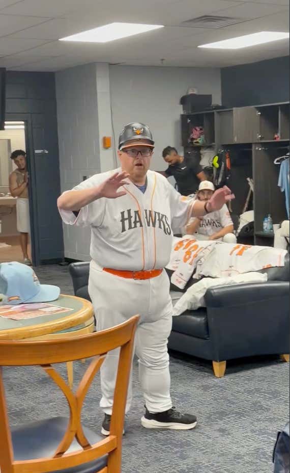 “The Only Two Words You Say To Those Guys Is FUCK YOU” - Frank The Tank Gave An Incredible Pump Up Speech To The 20-101 Staten Island Ferry Hawks