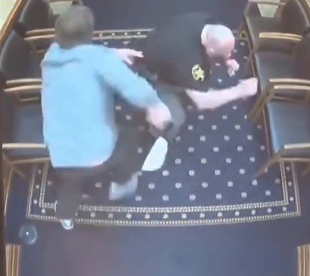Sign This Man! – Incredible Effort By This Big Boy Who Broke Out of His Handcuffs, Plowed Through Multiple Bailiffs, and NEARLY Escaped Out The Courthouse Front Door
