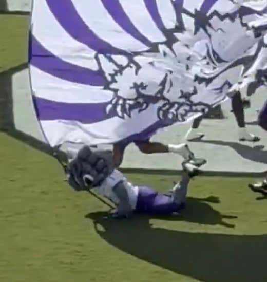 TCU’s Mascot Takes A Brutal Fall During The Team Entrance
