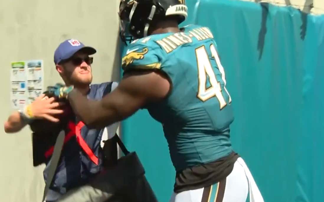 People Are Mad At This Jaguars Ball Boy For Doing His Job And Not Giving Up Travis Hunter's 1st Career Interception Ball
