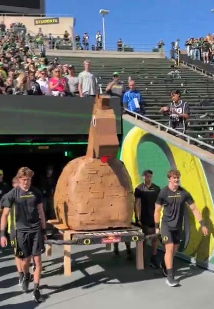Oregon’s Sad Sack Of Shit Season Is Defined By Entering The Game Today With A Trojan Horse… Against UCLA??????!!!!!