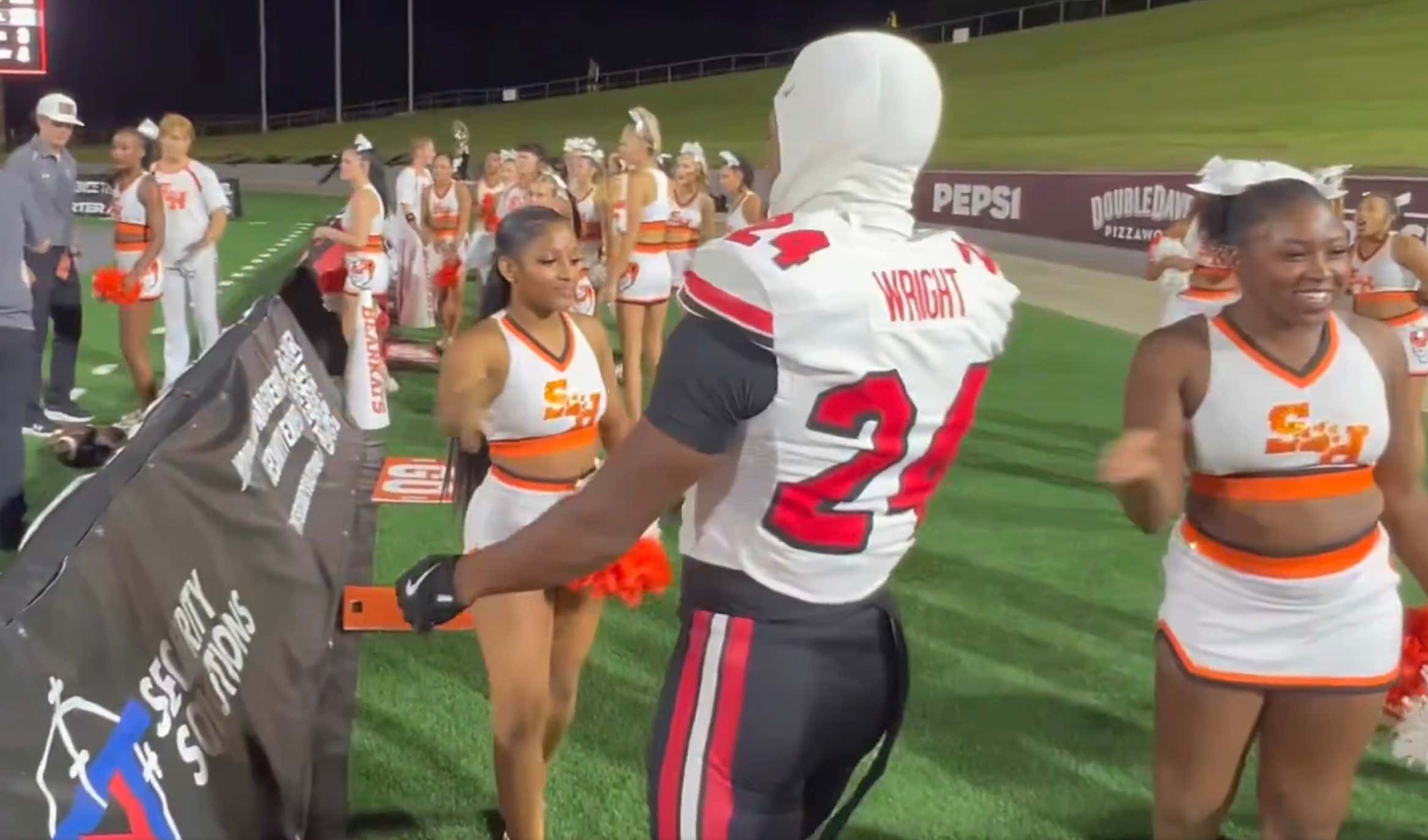 All Class – Western Kentucky Football Players Paid Respects to Sam Houston's Cheerleaders (After Beating Sam Houston)