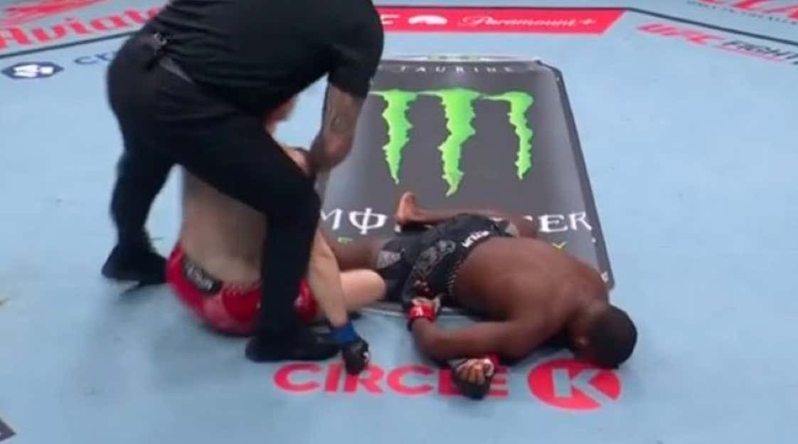 Mike Malott Knocks Out Joaquin Buckley With A DEVASTATING Knee To The Face And A Brutal Follow Up Shot