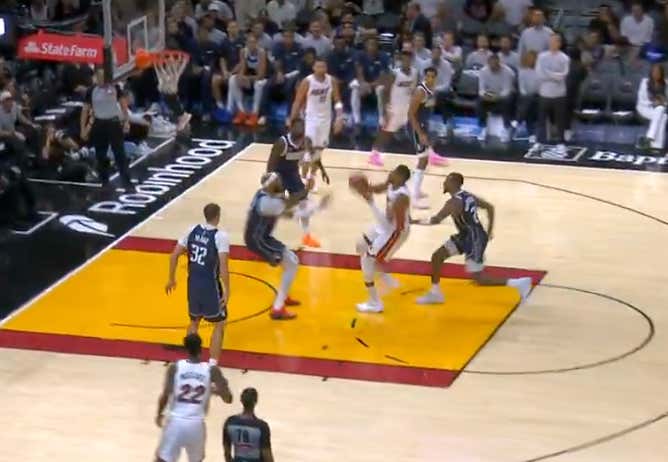 Giannis Completely Detonating On Daniel Gafford Is The Early Season ...