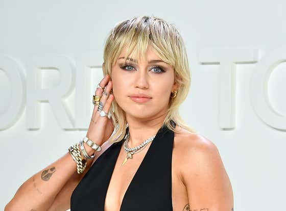 Do Your Part! Miley Cyrus Tells Howard Stern That She Only Has "Virtual Sex" In Order To Prevent The Spread Of COVID
