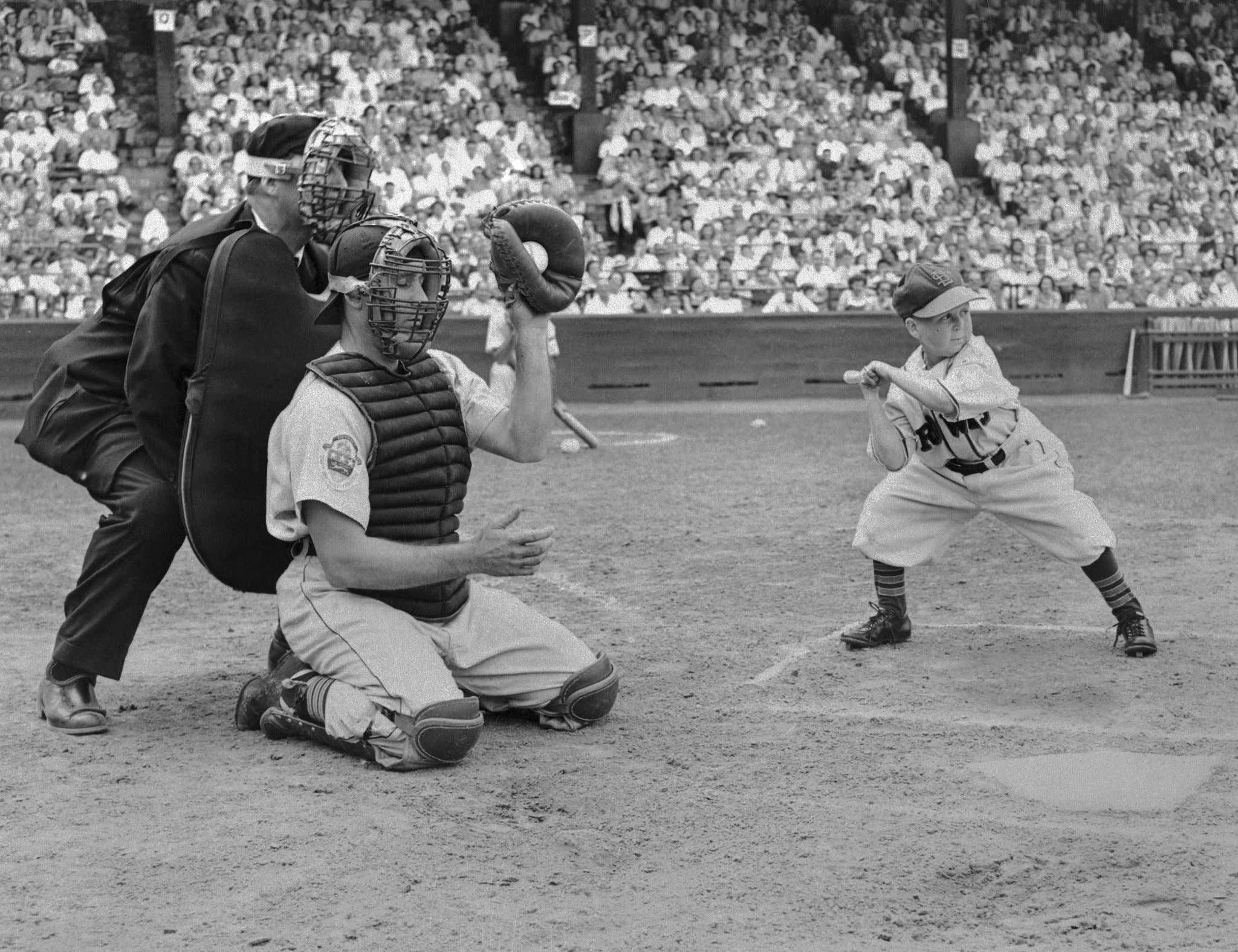 On This Date in Sports August 19, 1951: Eddie Gaedel's At Bat