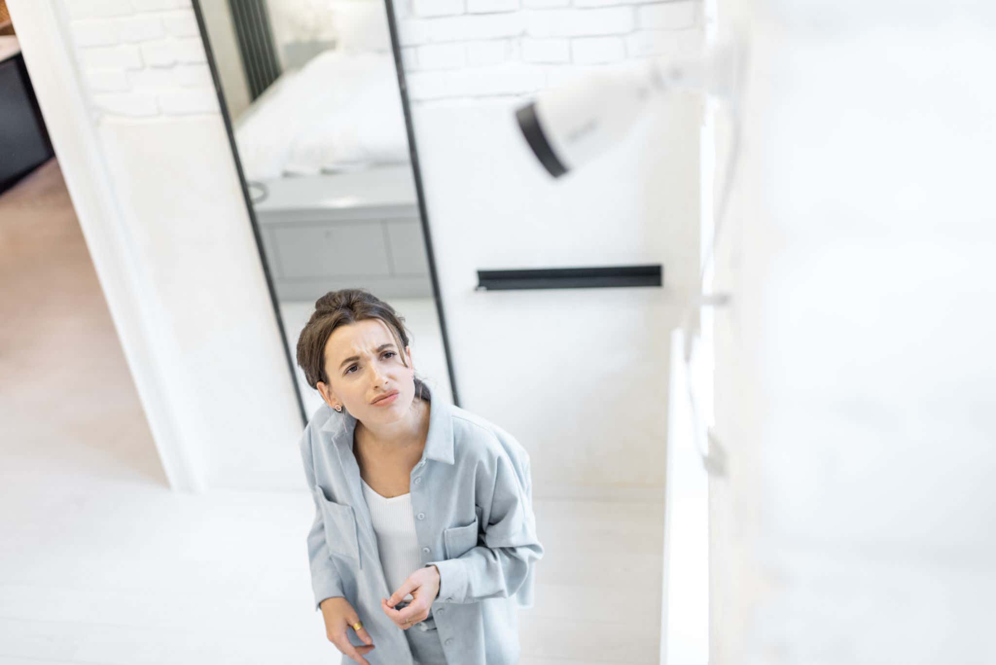 Surveillance Expert Goes Viral For Exposing How Easy It Is For Creeps To Hide Cameras At The Airbnb You Just Stayed At