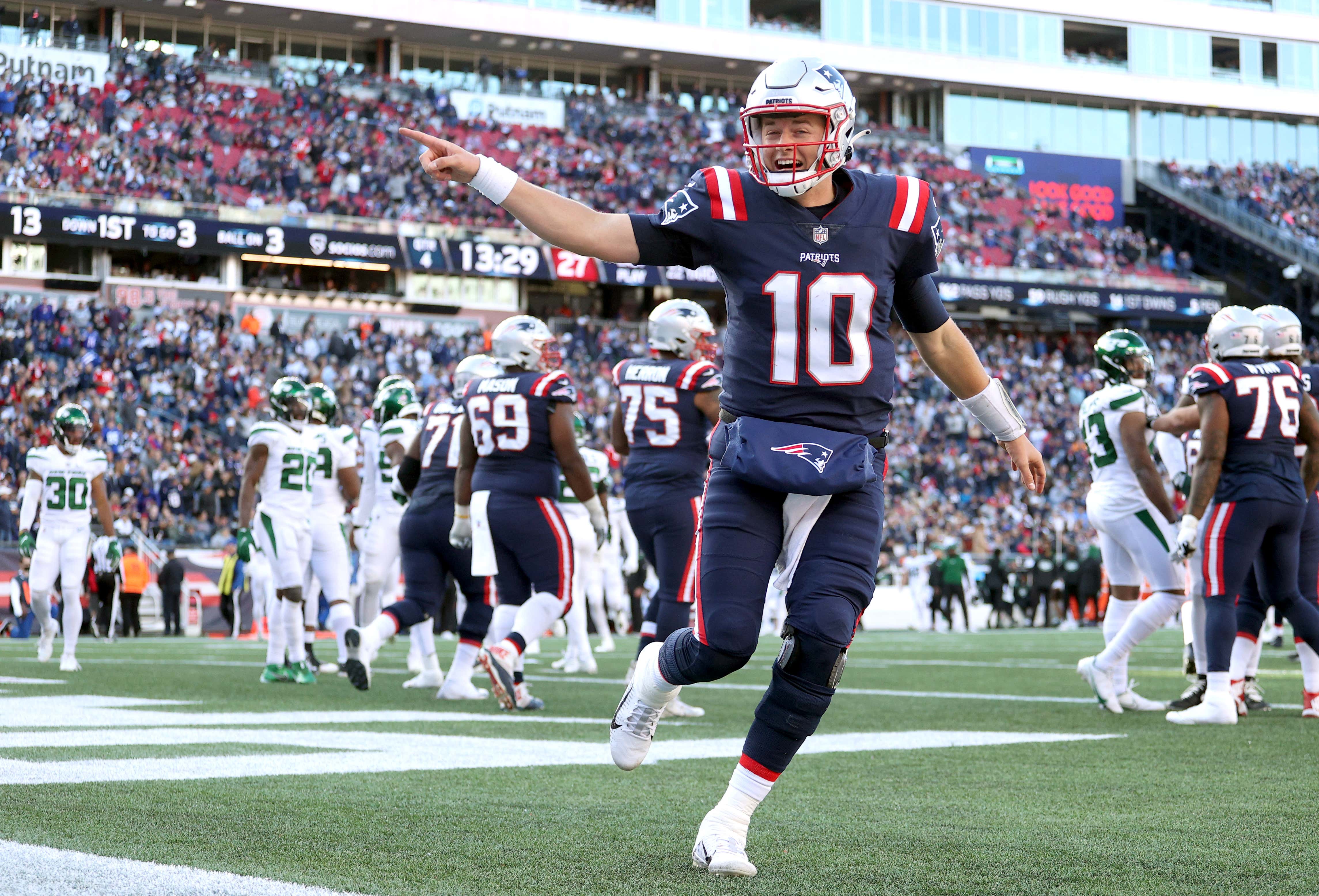 ESPN NFL execs' QB rankings reveal how far Patriots' Mac Jones has fallen 