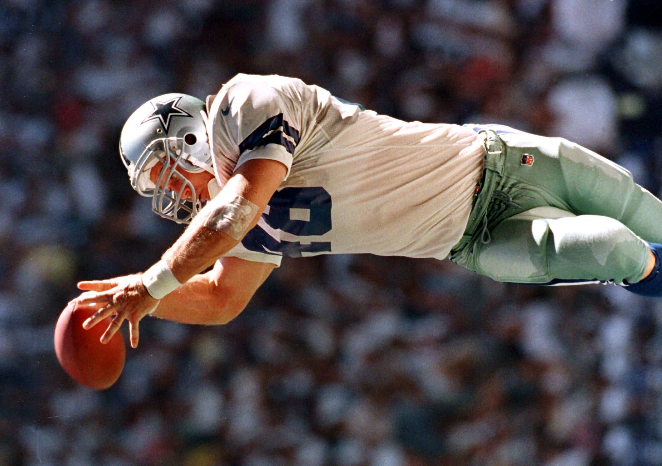 Daryl "Moose" Johnston Had A Simple, But Incredible Comeback To An Entire Stadium Of Philadelphia Fans Calling Him An Asshole