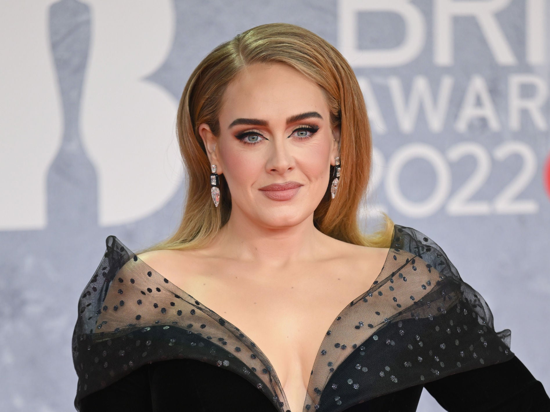 Adele Got TURNT Up At A London Strip Last Night. Pole Dancing, Stripping Down To Her Knickers, Drunk Crying, And The Whole Shabang