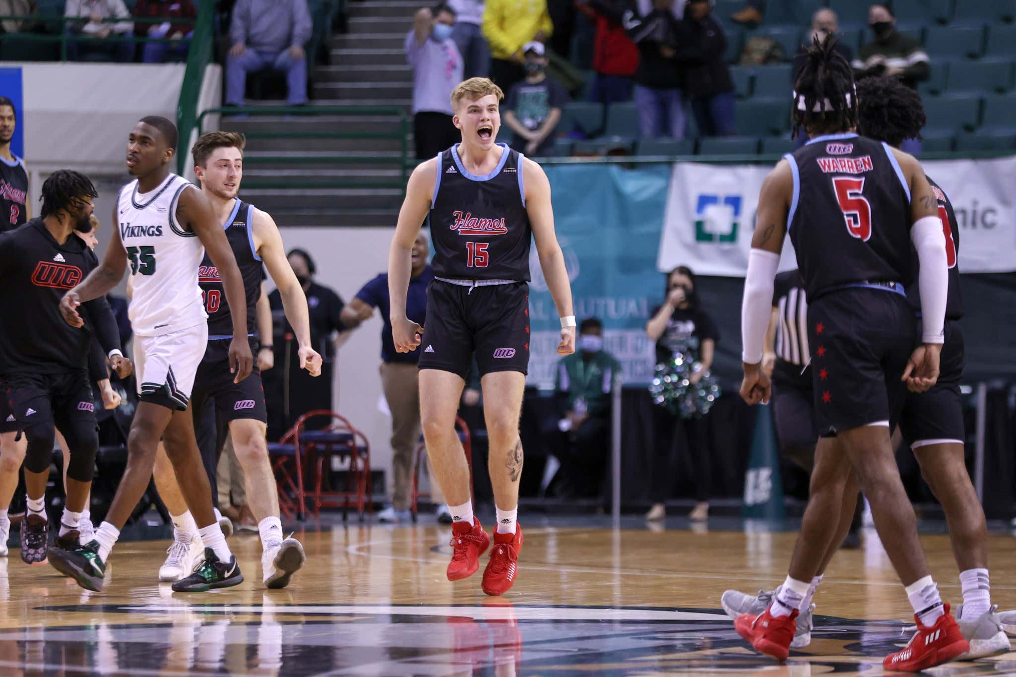 Bullying Works: Horizon League Smartly Changes Their Rule To Let UIC Play In Conference Tournaments After Getting Roasted On Twitter