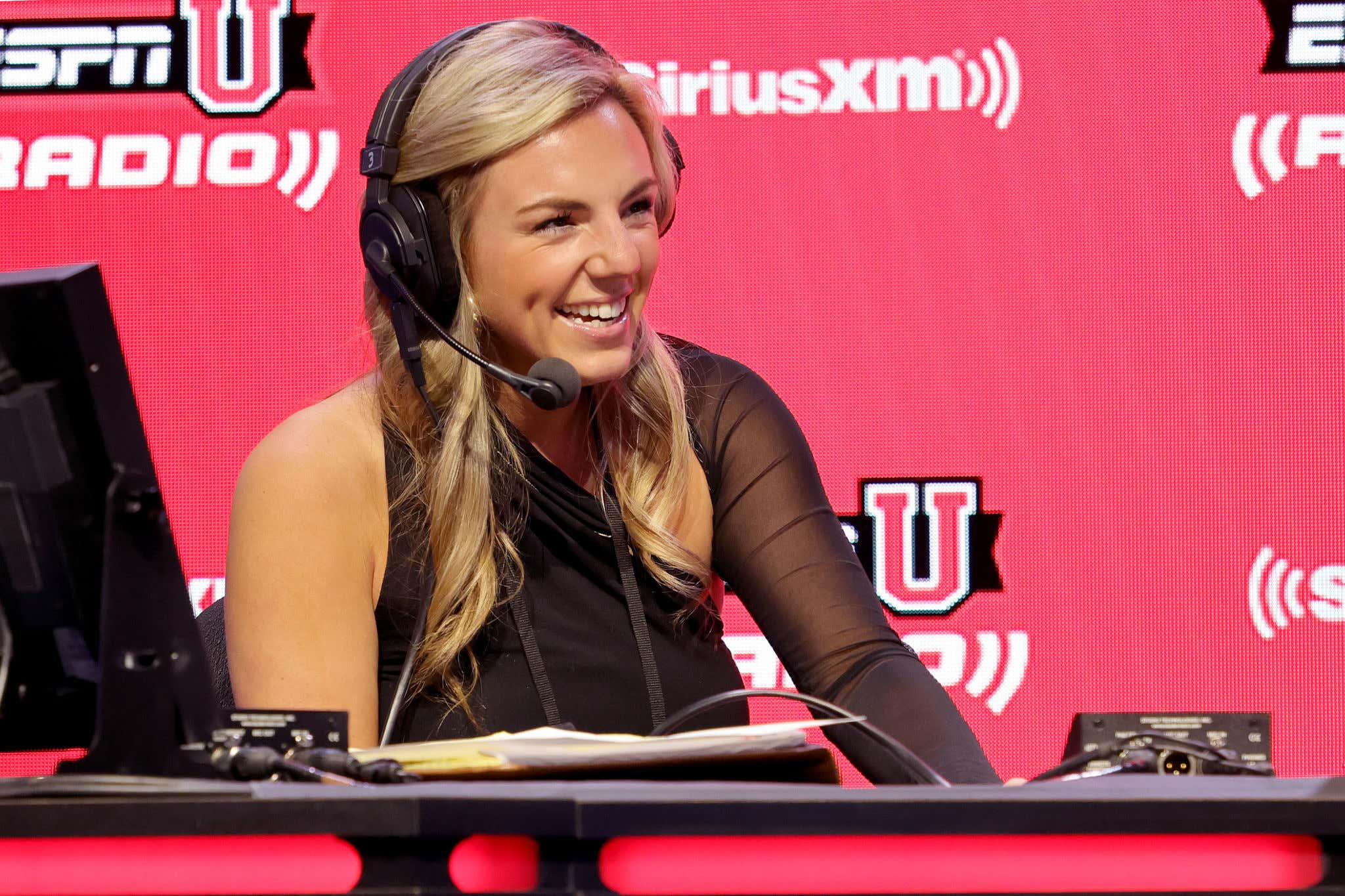 CATFIGHT: Eli Apple's Mom Went At NFL Internet Star Annie Agar's Throat