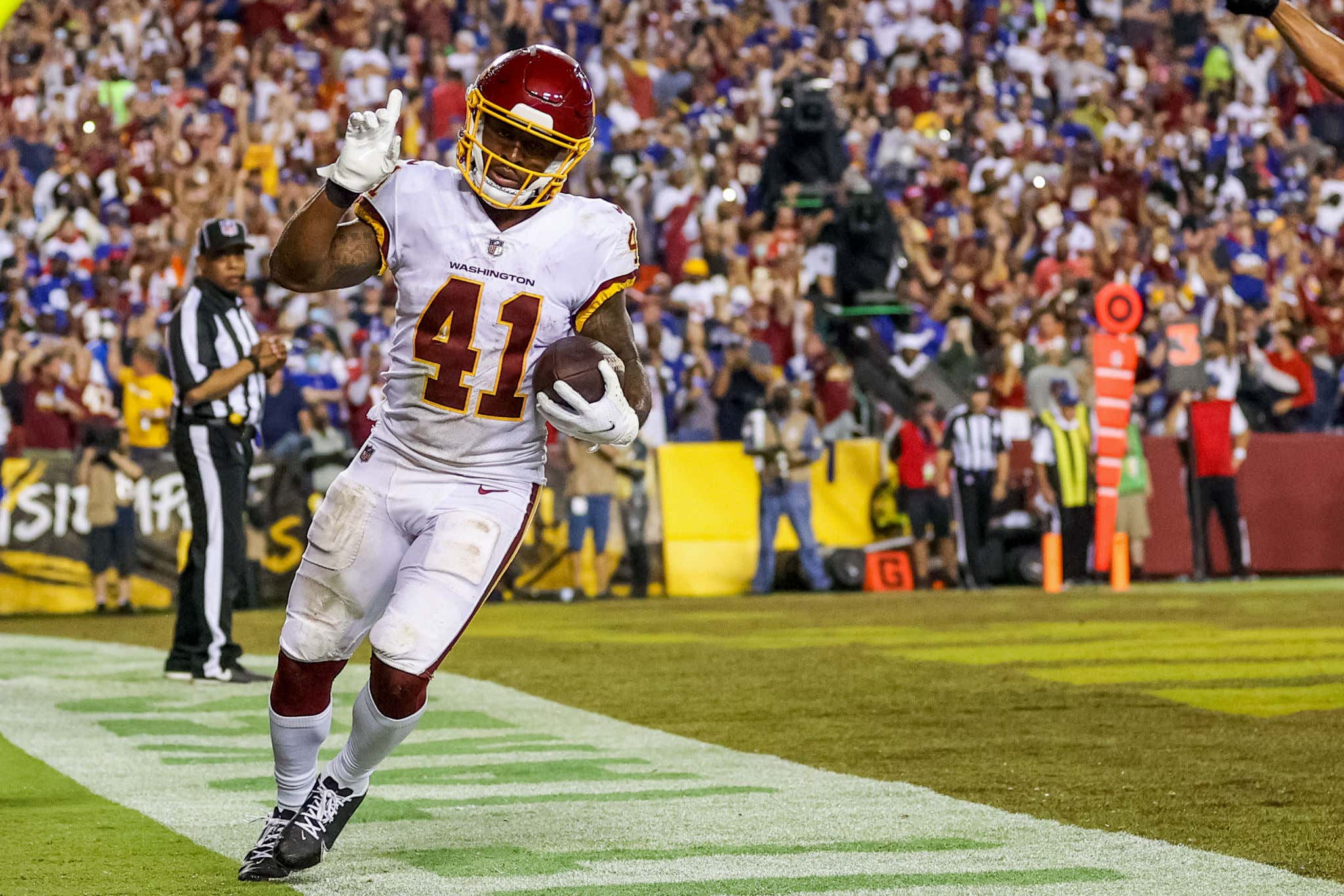 MIRACLE: J.D. McKissic Gave The Bills The Middle Finger To Return To Washington Instead