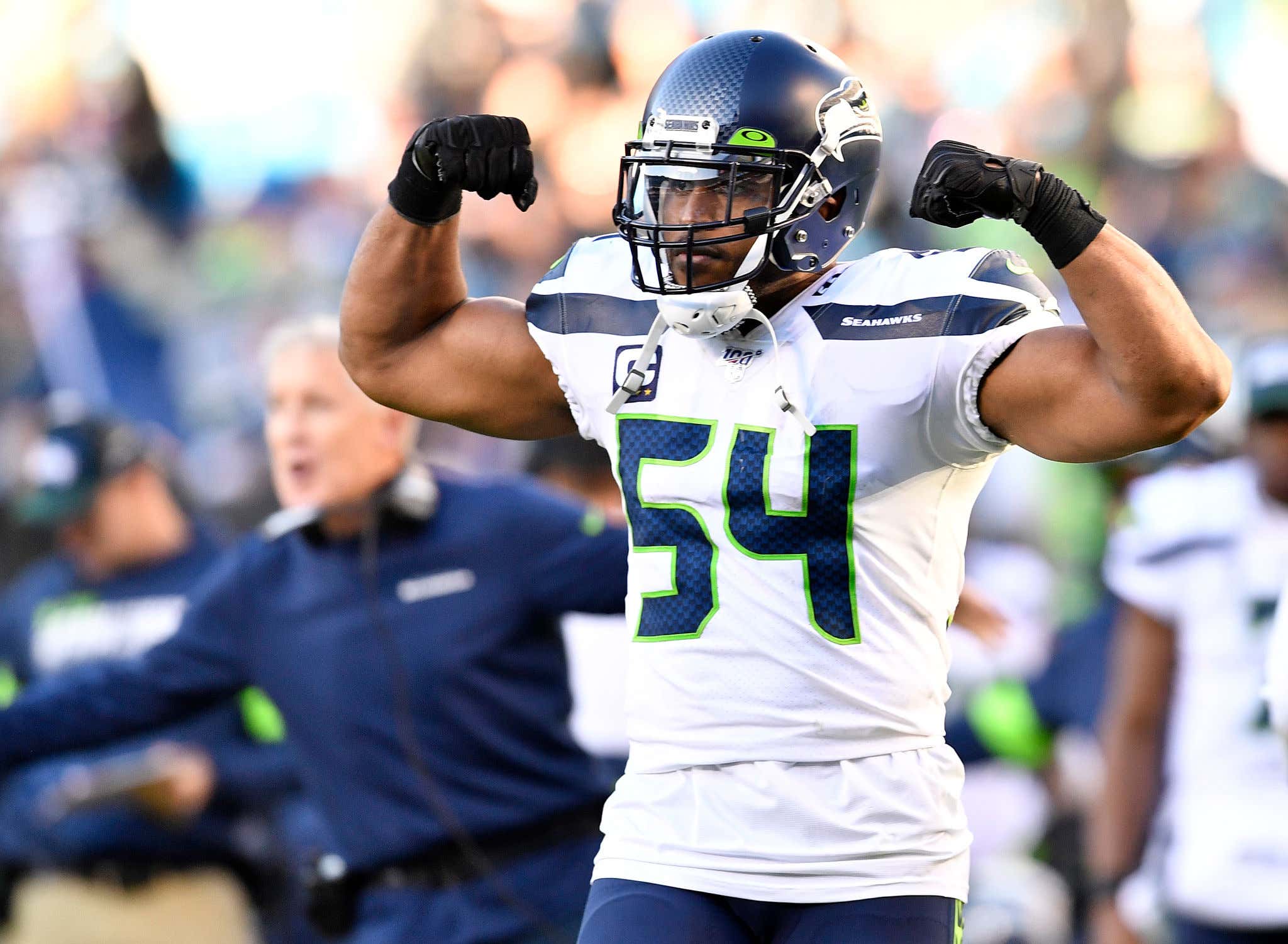 Seahawks players and fans celebrate Bobby Wagner's return