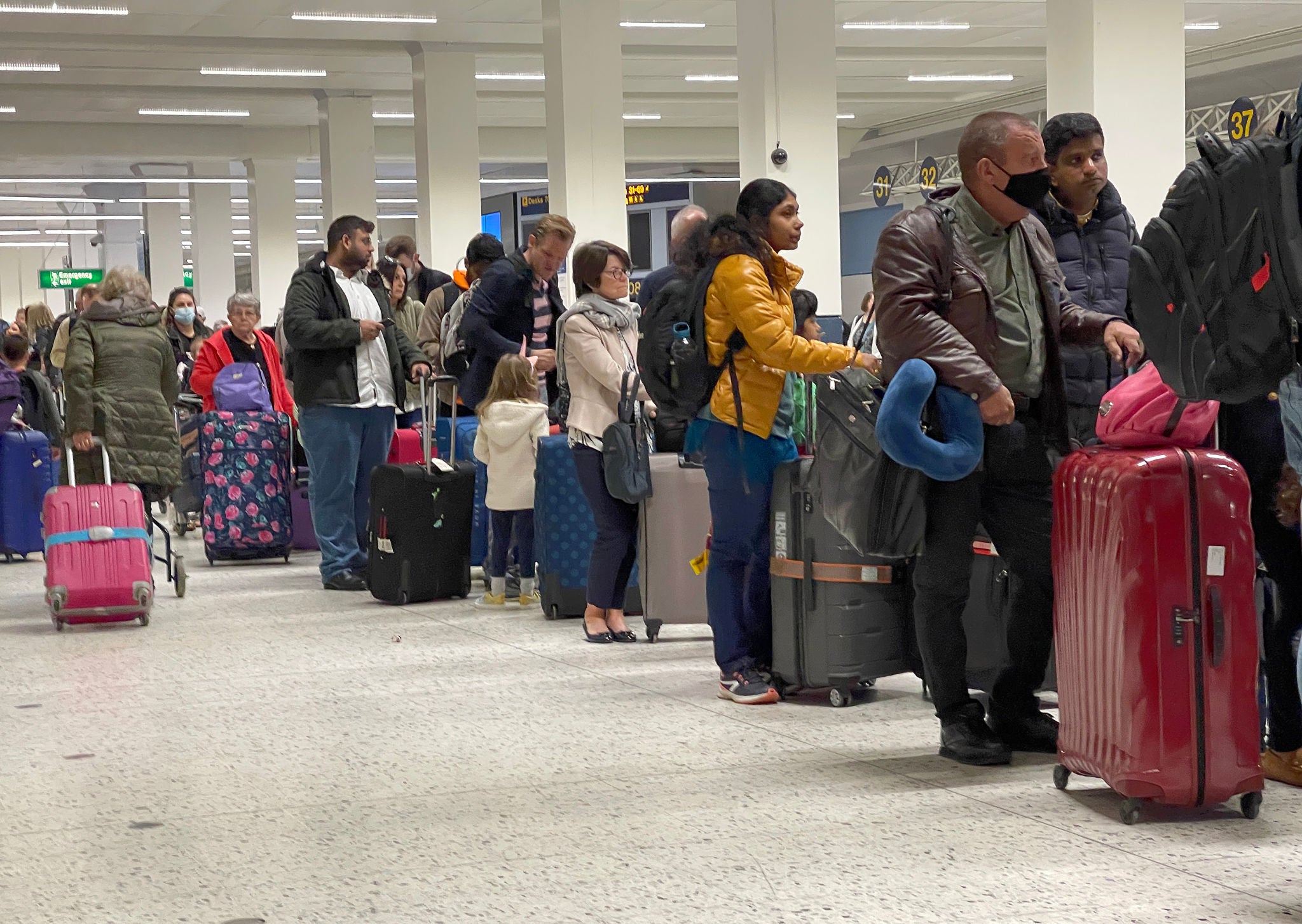 The Manchester Airport In The UK Has Turned Into Every Travelers Hellscape With Over Three Hour Security Lines And Tons of Bag Being Abandoned At Baggage Claim Because of Insane Wait Times