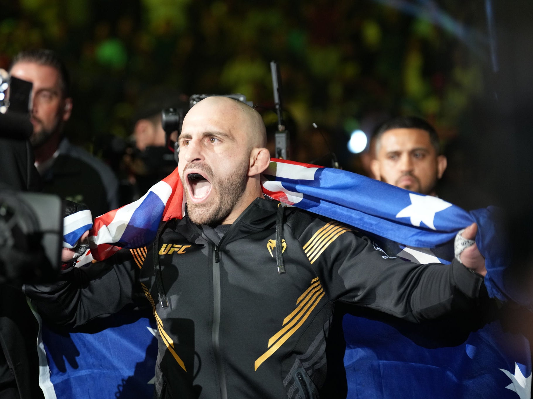 Alex Volkanovski Wants Two Belts Around His Shoulders