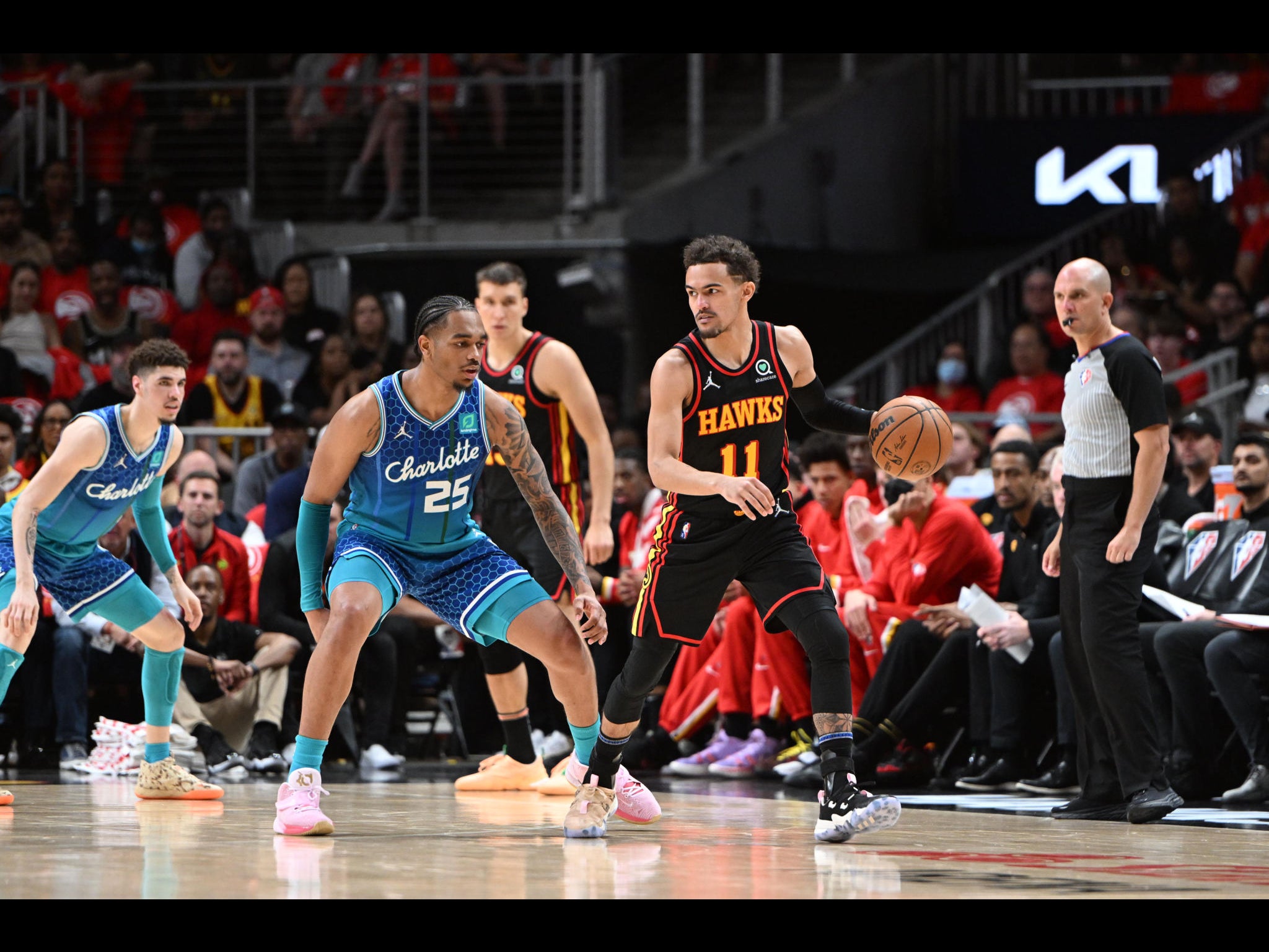 Hawks' Blowout Victory Over Charlotte Saves Shaq From Sticking His Hand Into An ACTUAL HORNETS NEST