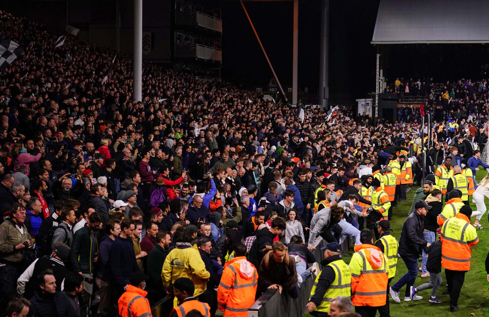 Fulham And Its Fans Going Batshit Crazy For Getting Promoted To The Premier League Shows How Awesome Promotion/Relegation Is In Sports