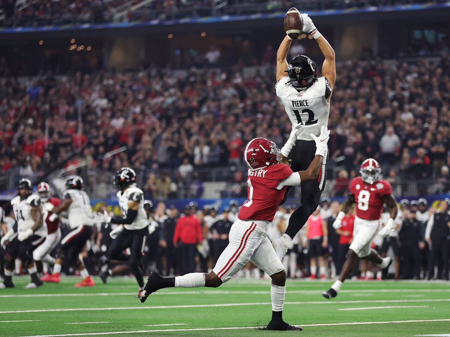 Slaying Fortnite With Cincy Bearcats WR's Alec Pierce, Trey Tucker And QB Ben Bryant - LIVE NOW