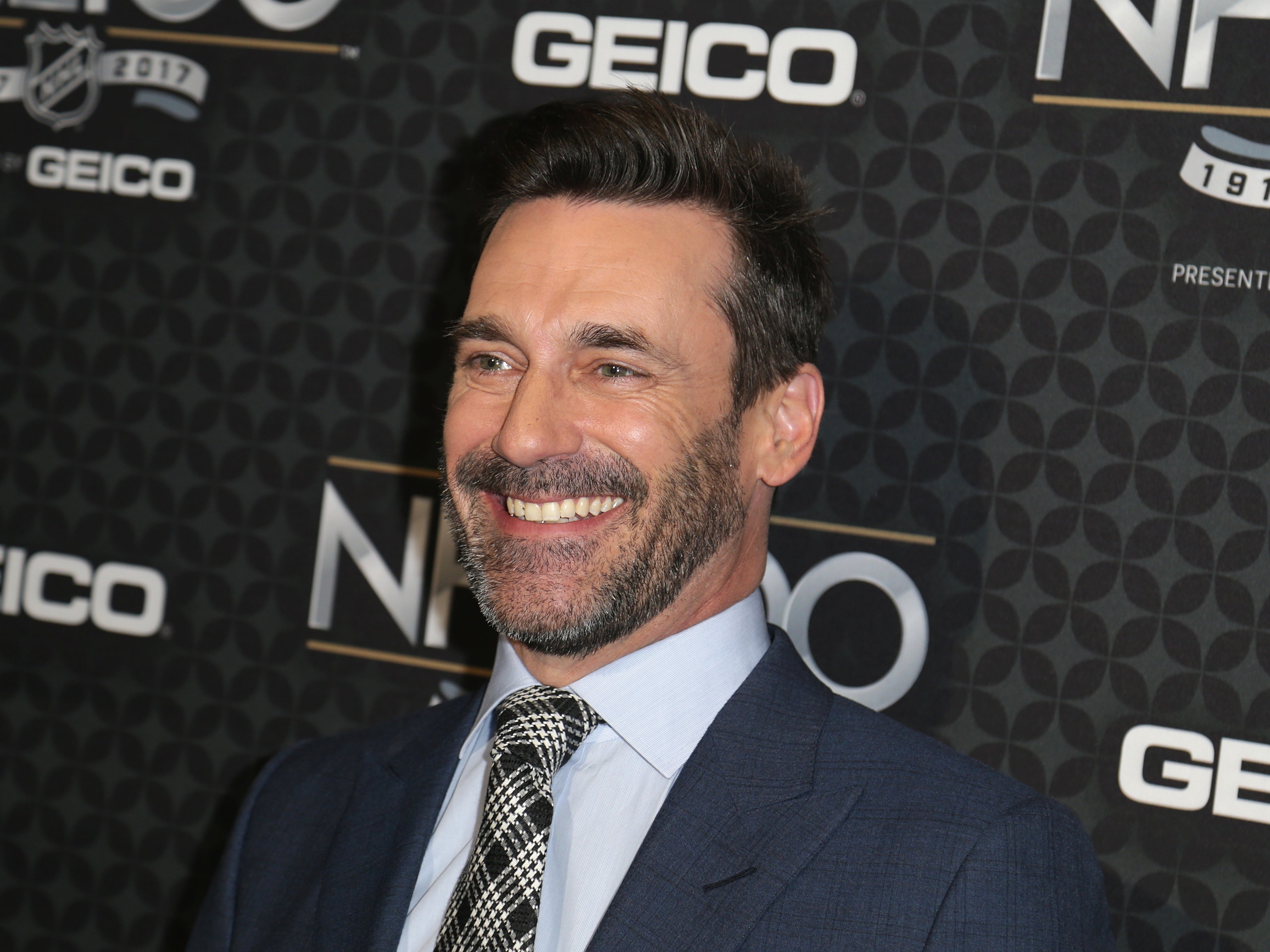 Jon Hamm Addresses That He Does Not Go Commando To Flaunt His (Large) Penis