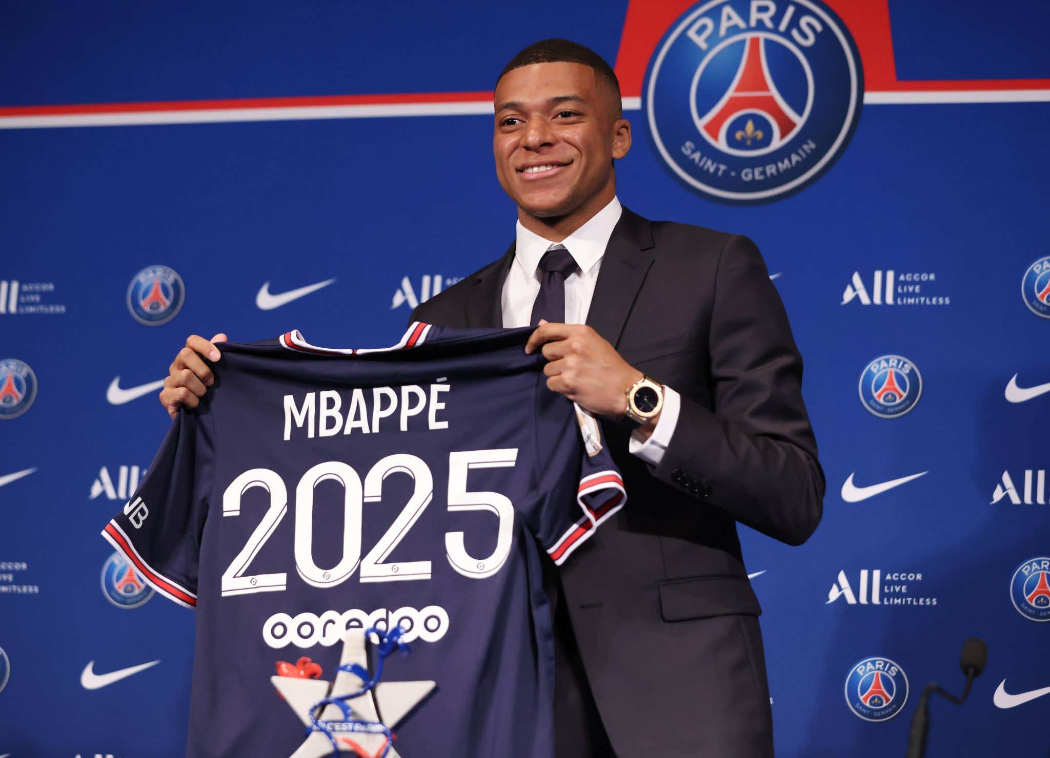Star Power: Mbappe Bullied Some Site Into Deleting A 'Fake' Report That He Wanted 14 People Cut From PSG