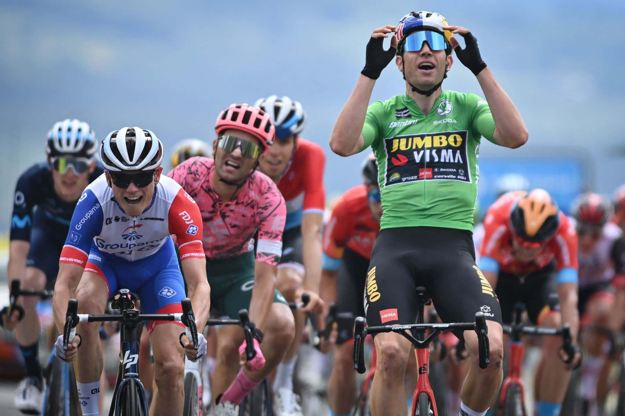 It Keeps Happening! Another Dummy Cyclist Started Celebrating Before The Finish Line, Blows A First Place Finish