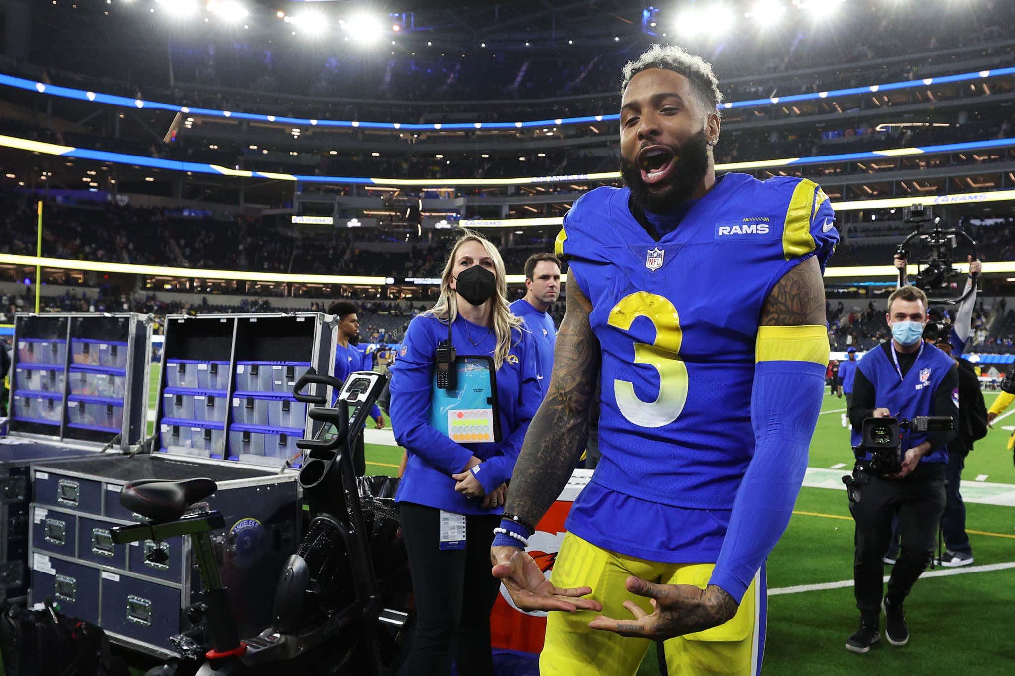 OBJ Having A Painting Of OBJ Helping Up OBJ Is The Most OBJ Shit Ever