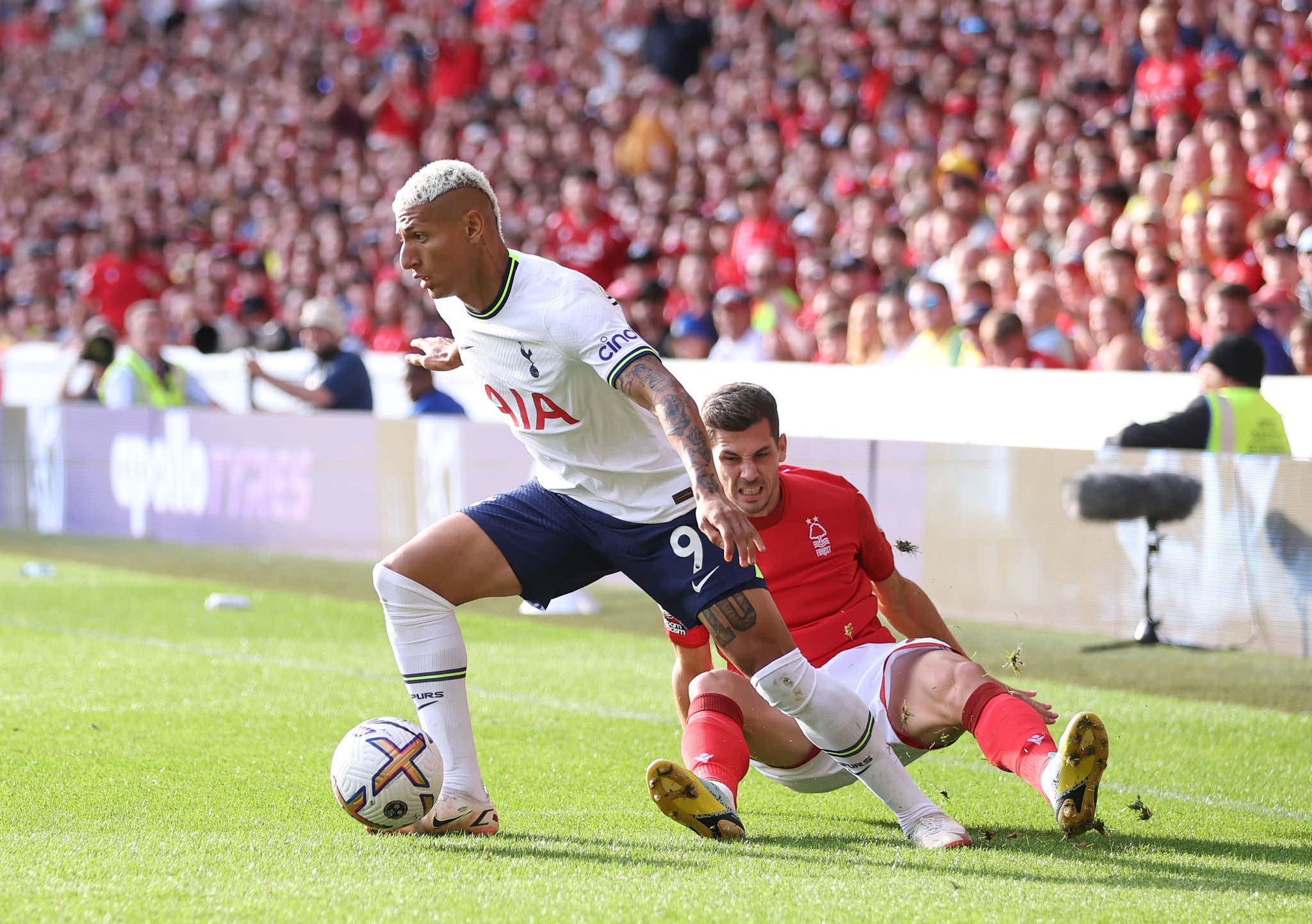 'Cry More' - Richarlison With A Simple Yet Perfect Response To All These Babies Complaining About Him Being Awesome