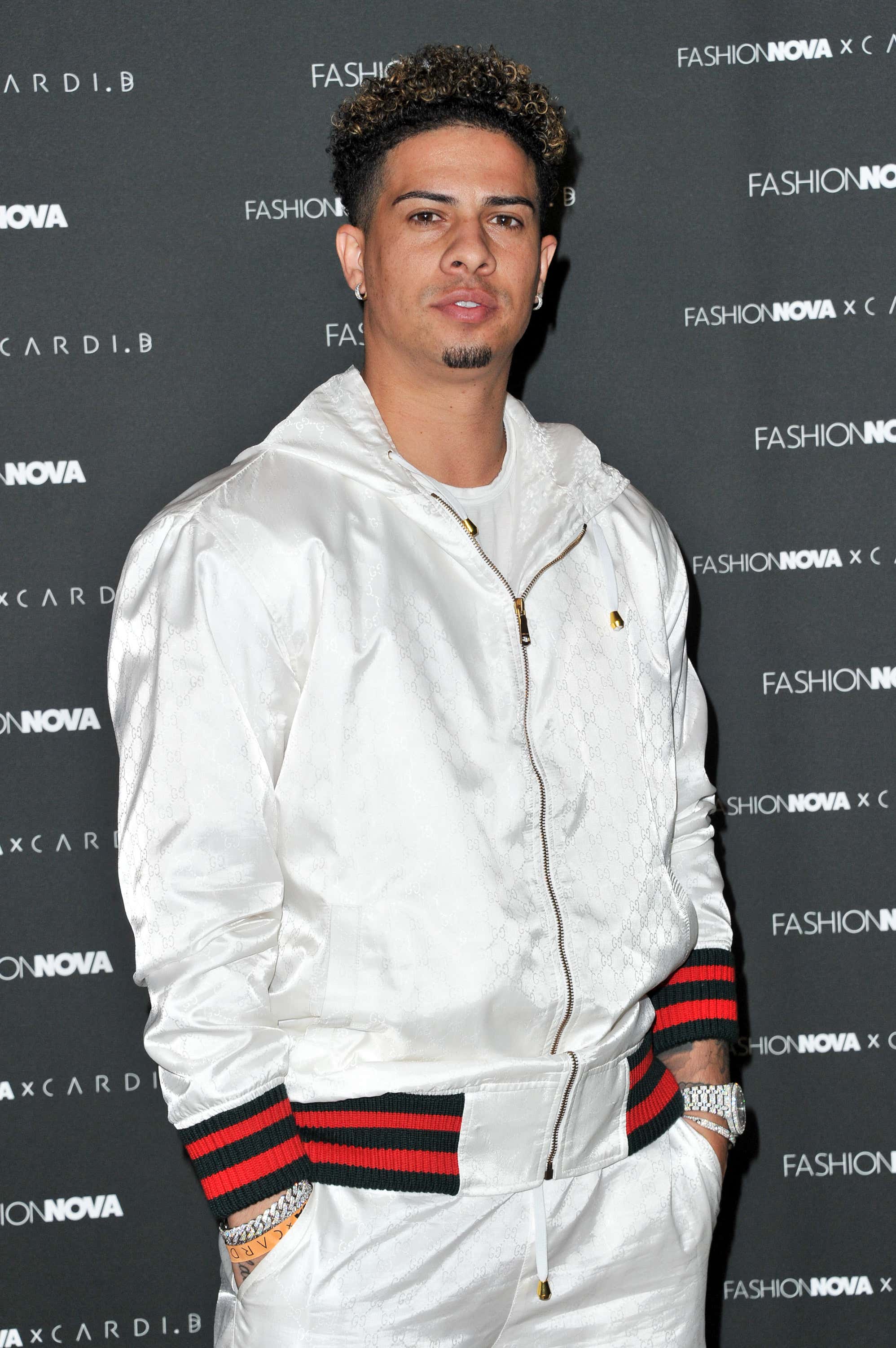 The Austin McBroom vs. AnEsonGib Fight Was Held In An Arena That Holds 20,000 People...Only 200 People Bought Tickets