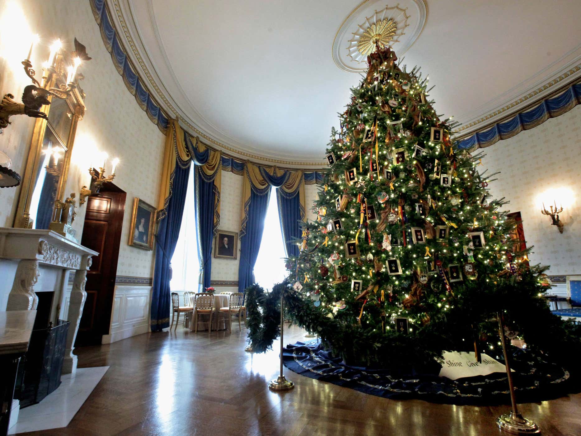 It Is Absolutely Insane That My Neighbors Have Their Christmas Tree Up