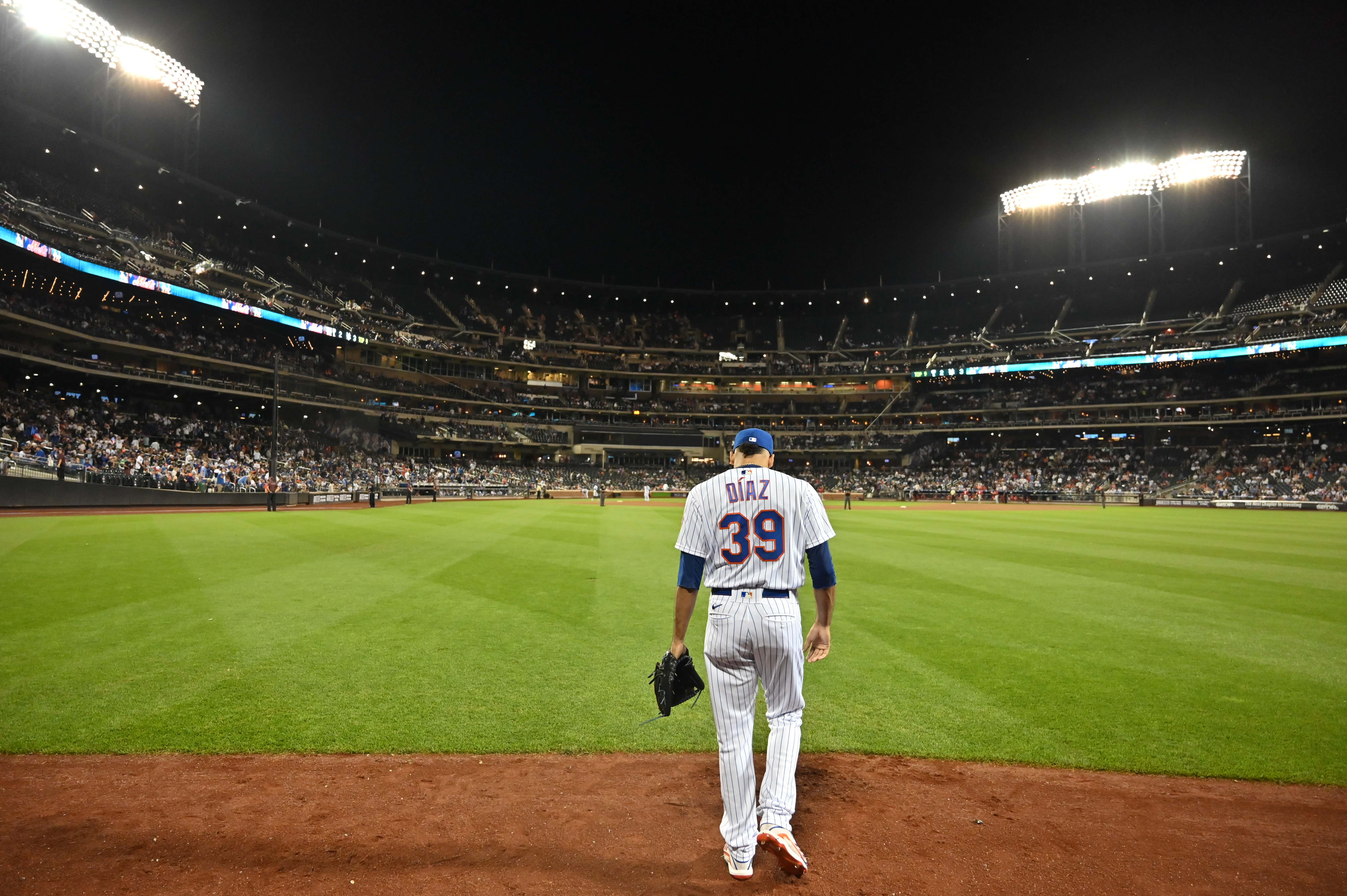 SOUND THE TRUMPETS, EDWIN DIAZ IS RETURNING TO THE METS ON A 5 YEAR, $102 MILLION DEAL