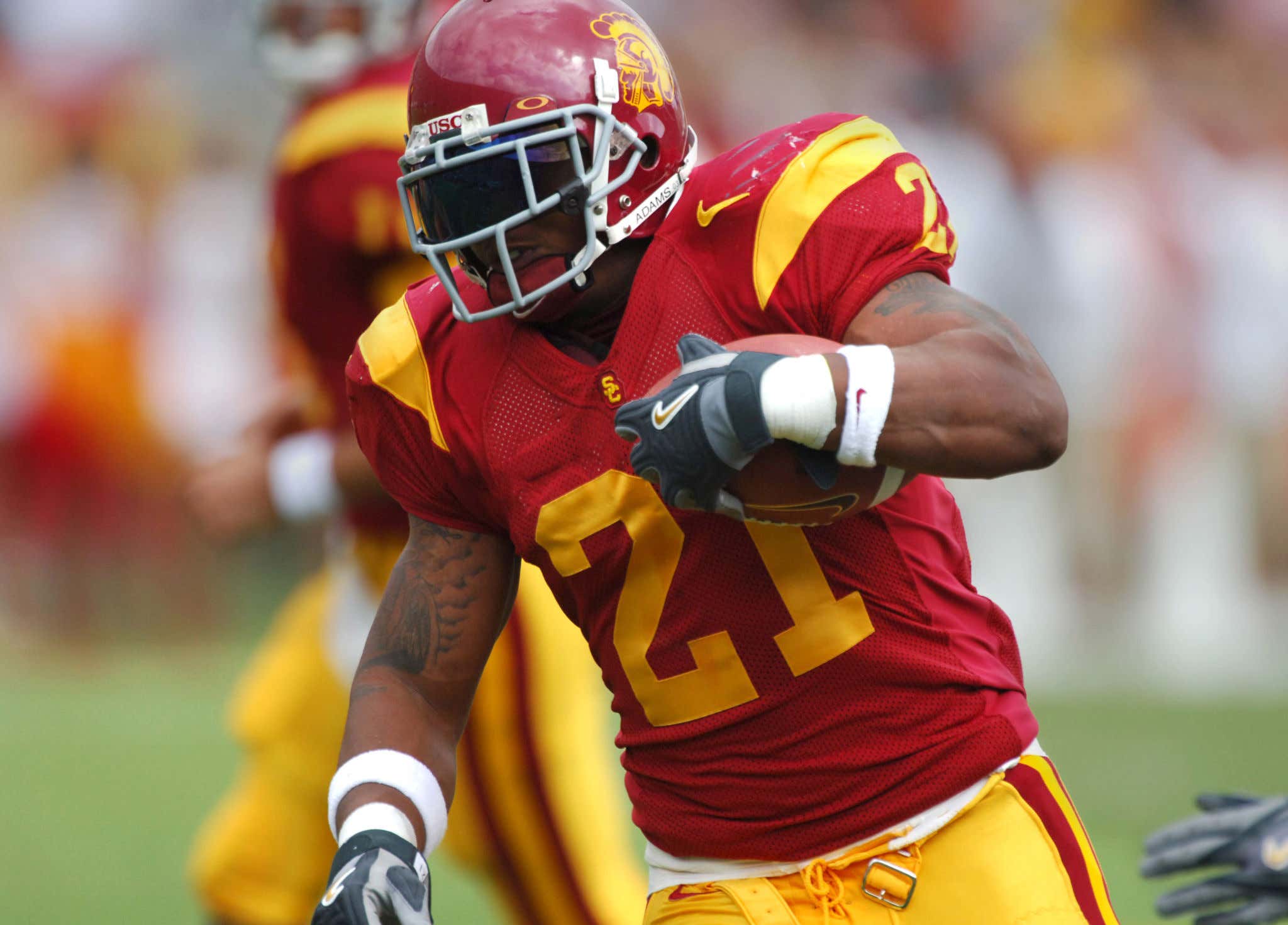 LenDale White May Or May Not Have Found A Duffel Bag With $150K In It Left In His Apartment At USC