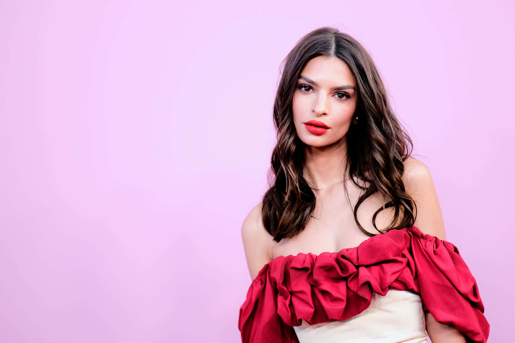 Emily Ratajkowski Doesn't Think That Straight People Actually Exist