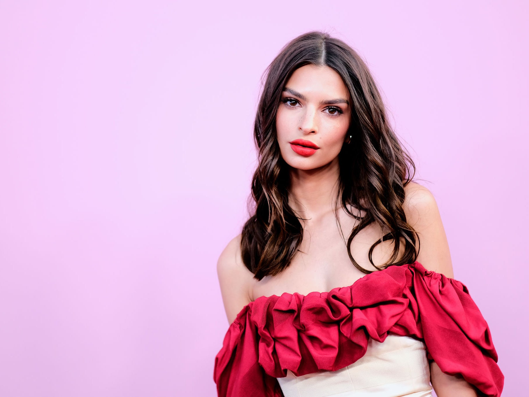 Emily Ratajkowski Doesn't Think That Straight People Actually Exist