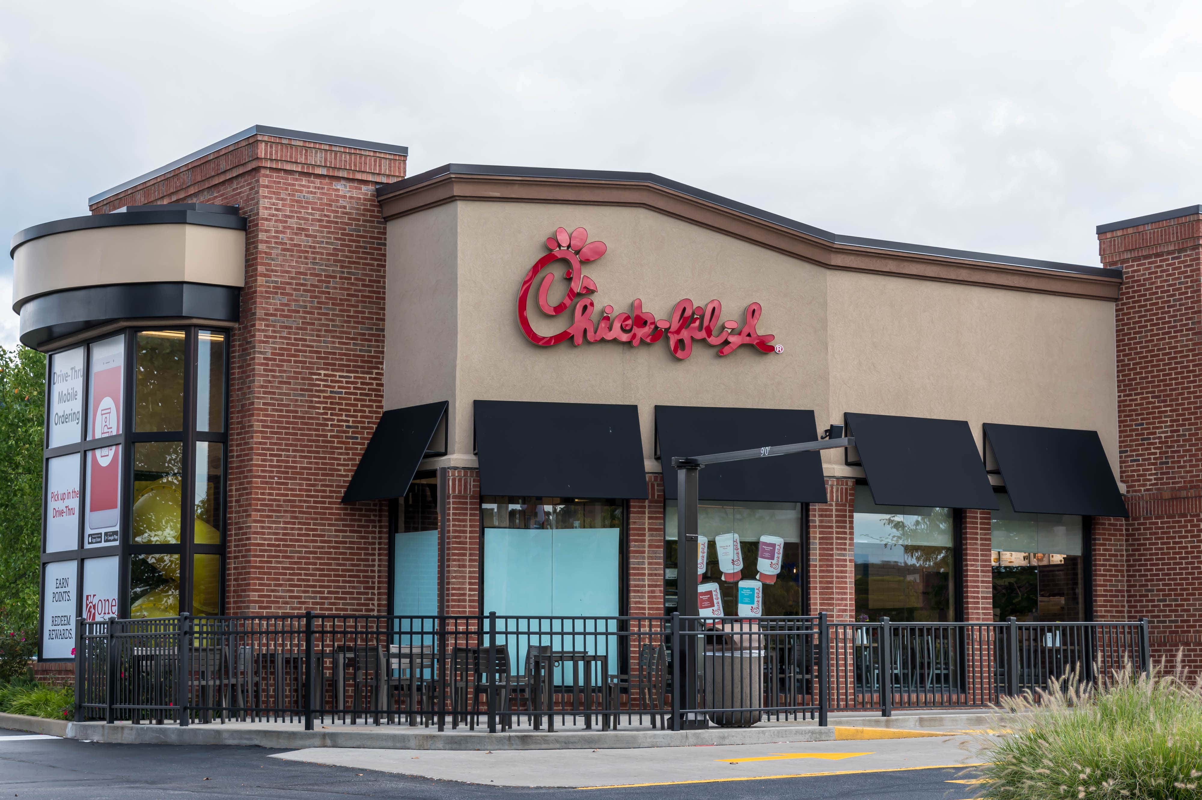 Chick-fil-A Is Offering Free Ice Cream To Families Who Give Up Their Cellphones Before They Sit Down To Eat