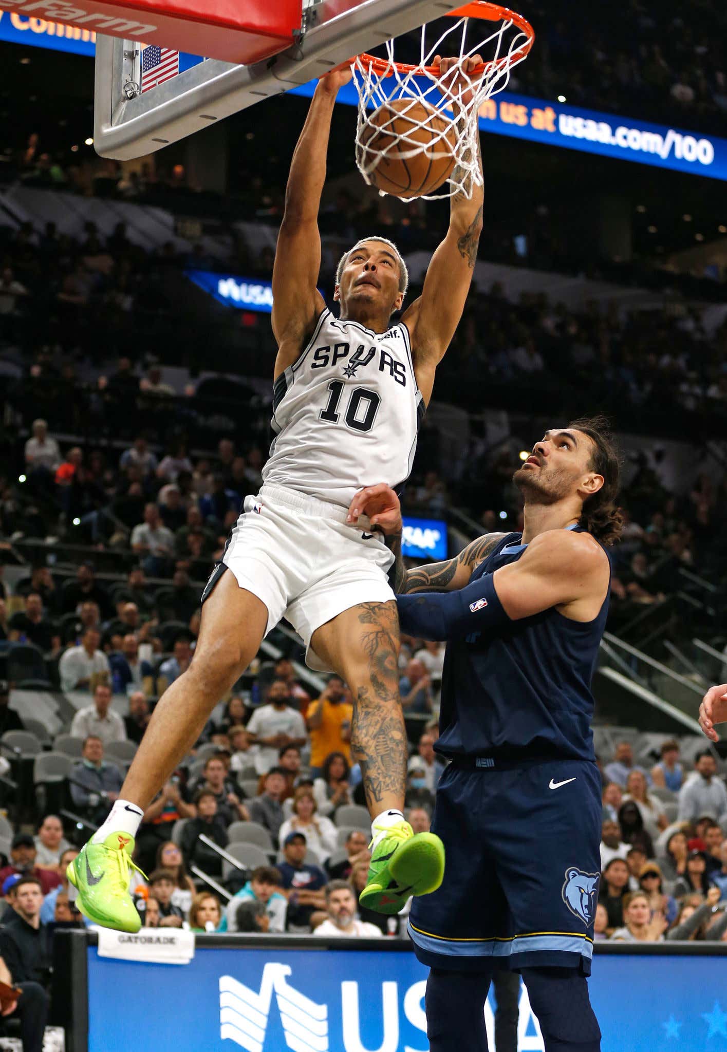BASEketball In Real Life - Jeremy Sochan Tried To Get Into Steven Adams' Head By Punching His Nipple During The Last Play Of The Game