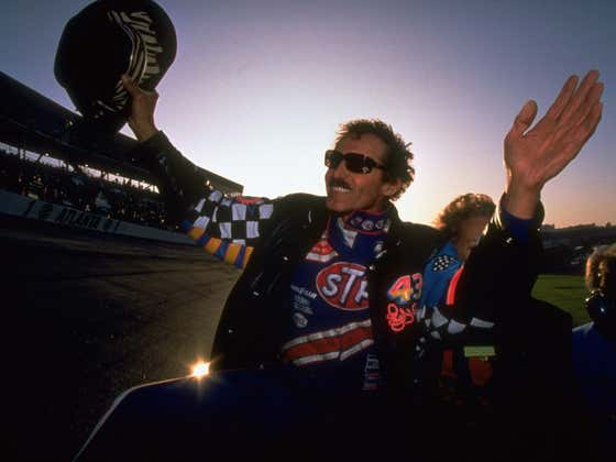 On This Date in Sports November 15, 1992: The King's Last Ride