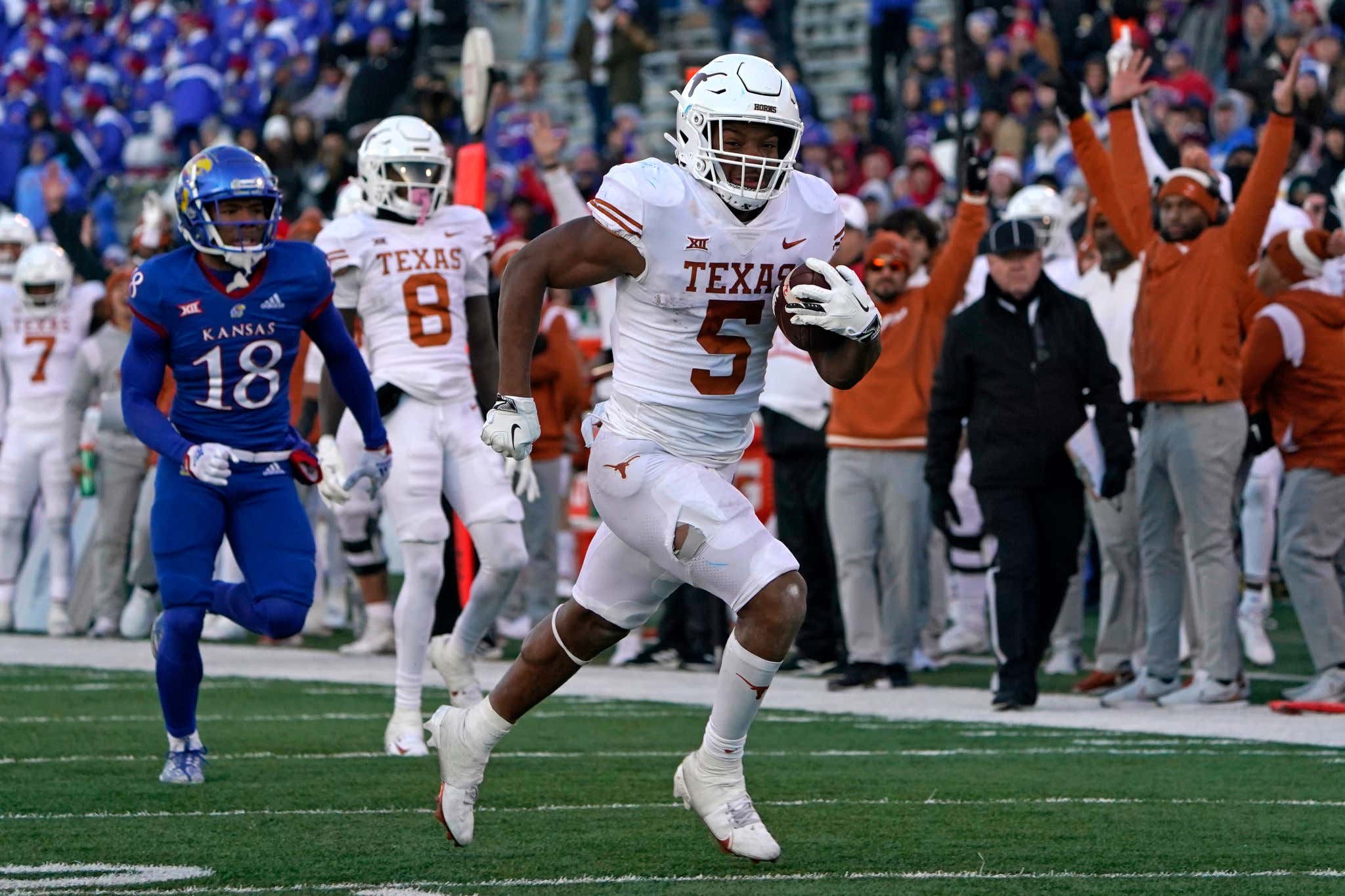 Bijan Robinson's 243-Yard, 4-TD Performance Is Further Proof The Texas Running Back Is A Human Cheat Code