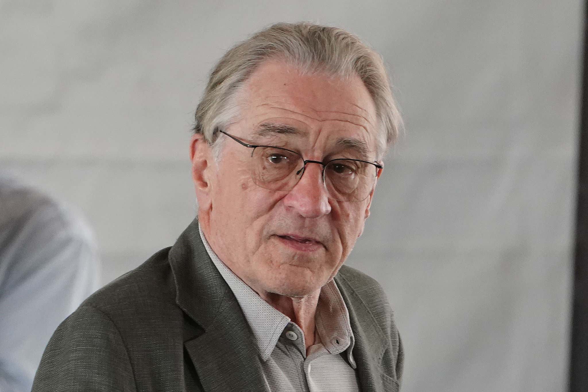 The Worst Burglar Of All Time Tried To Pull A Real Life Grinch And Steal Robert DeNiro's Christmas Presents While He Was Home