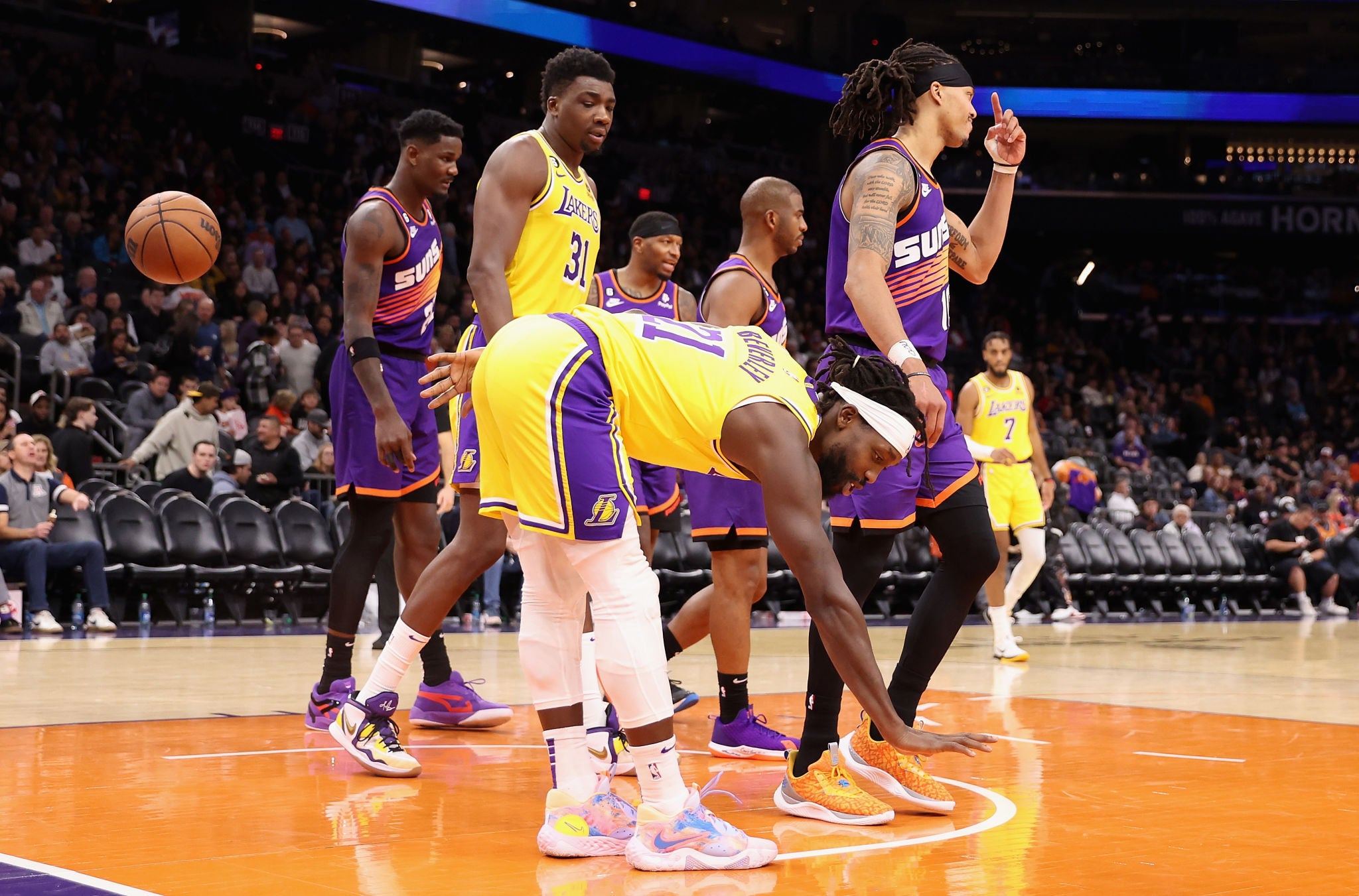 Patrick Beverley Giving Chris Paul The "Too Small" Celebration While The Lakers Were Getting Blown Out Is Exactly How You Hold A Grudge | Barstool Sports