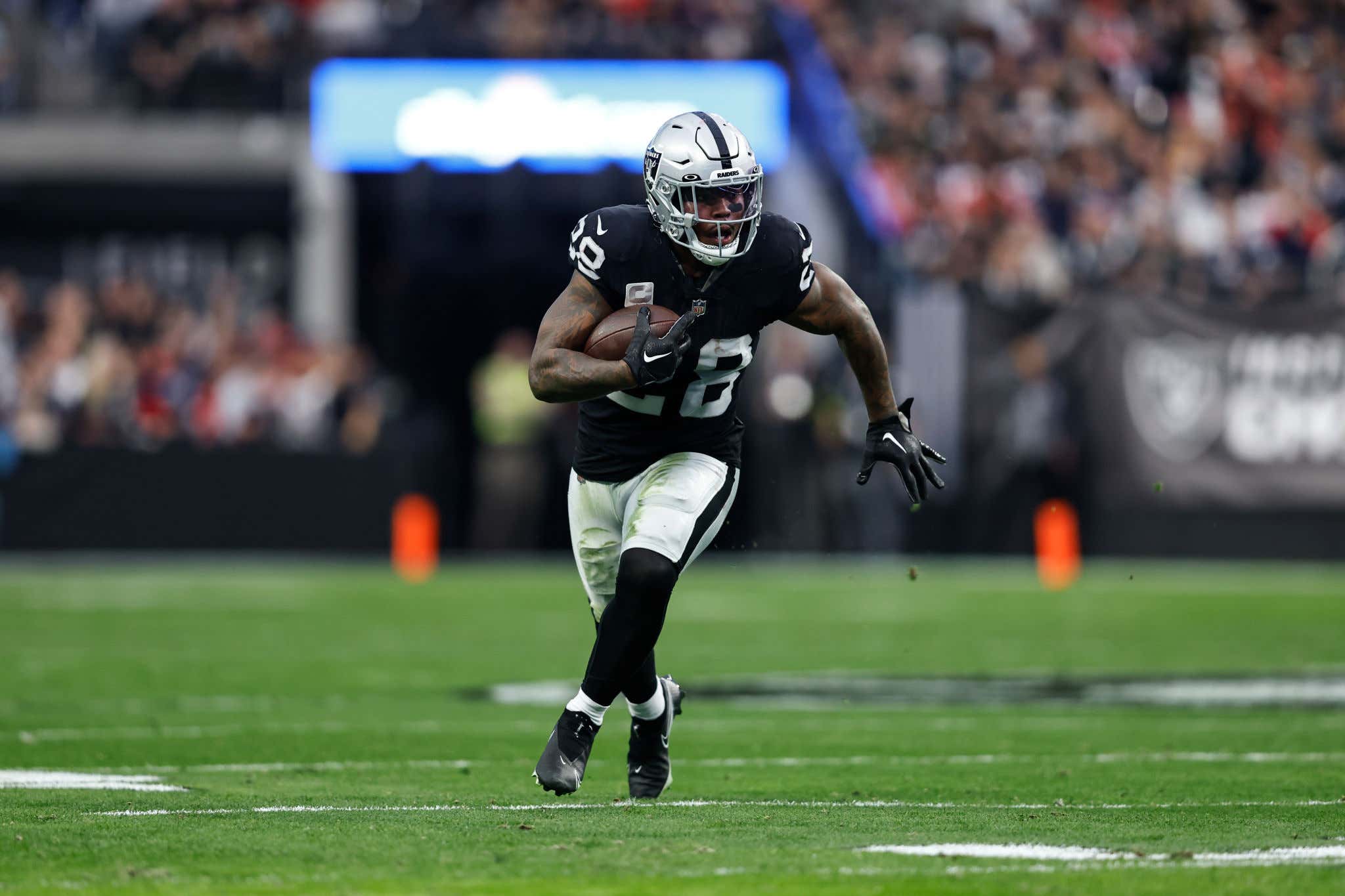 Always Have A Plan: Josh Jacobs Was Mic'd Up In The Huddle Talking About How Bad He Had To Pee And His Exit Strategy If He Pissed Himself