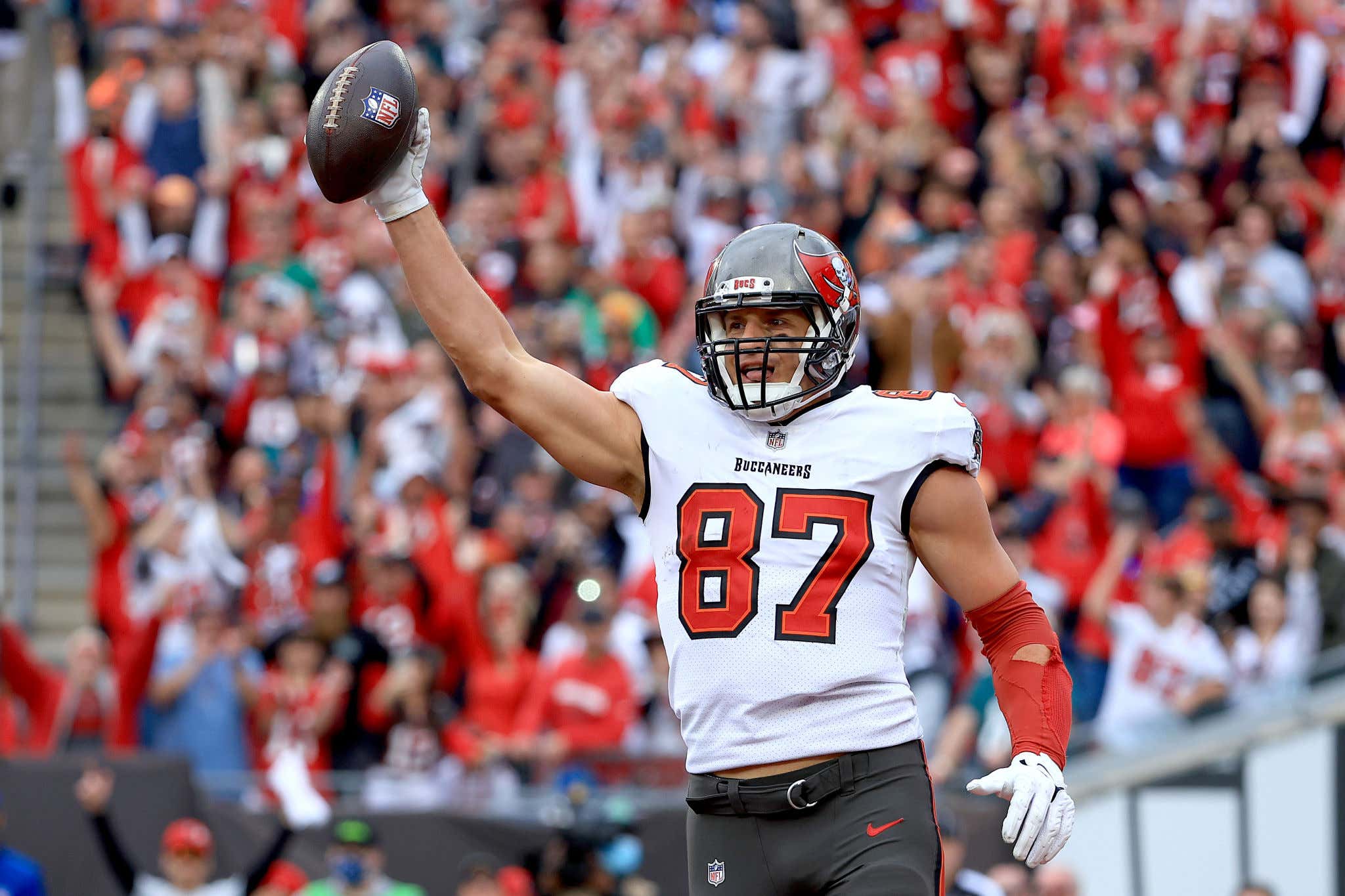 Gronk Had A Team Try And Lure Him Back By Offering Him #69, And Having Refs Announce “Player #69 Is An Eligible Receiver” Every Play