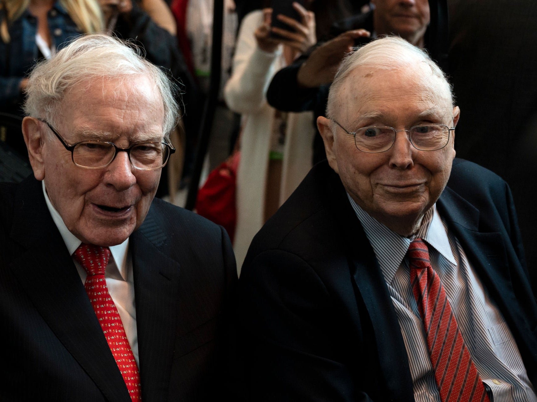 Warren Buffett's 99-Year-Old BFF And Business Partner Is Demanding The US Ban Crypto Because He Is An Old Man That Yells At Clouds