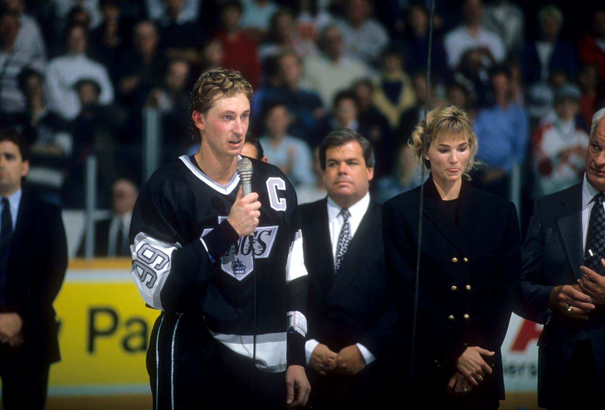 If Twitter Was Around Back In The Day: Classic Gretzky: 99 Breaks The All-Time Scoring Record, Stops The Middle Of The Game For Self-Indulgent Ceremony