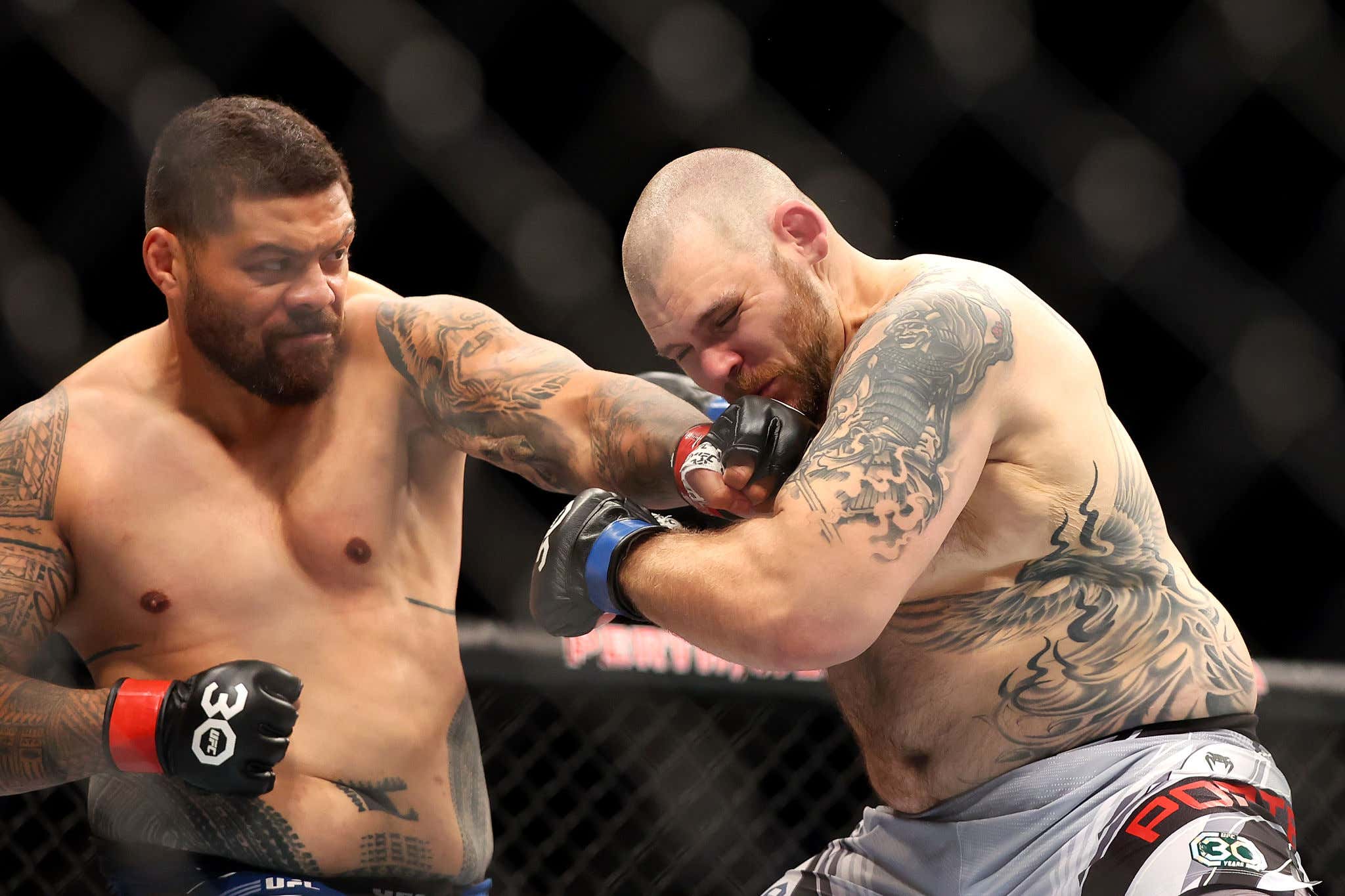 Justin Tafa Blows The Roof Off The Arena With A Huge First Round KO At UFC 284