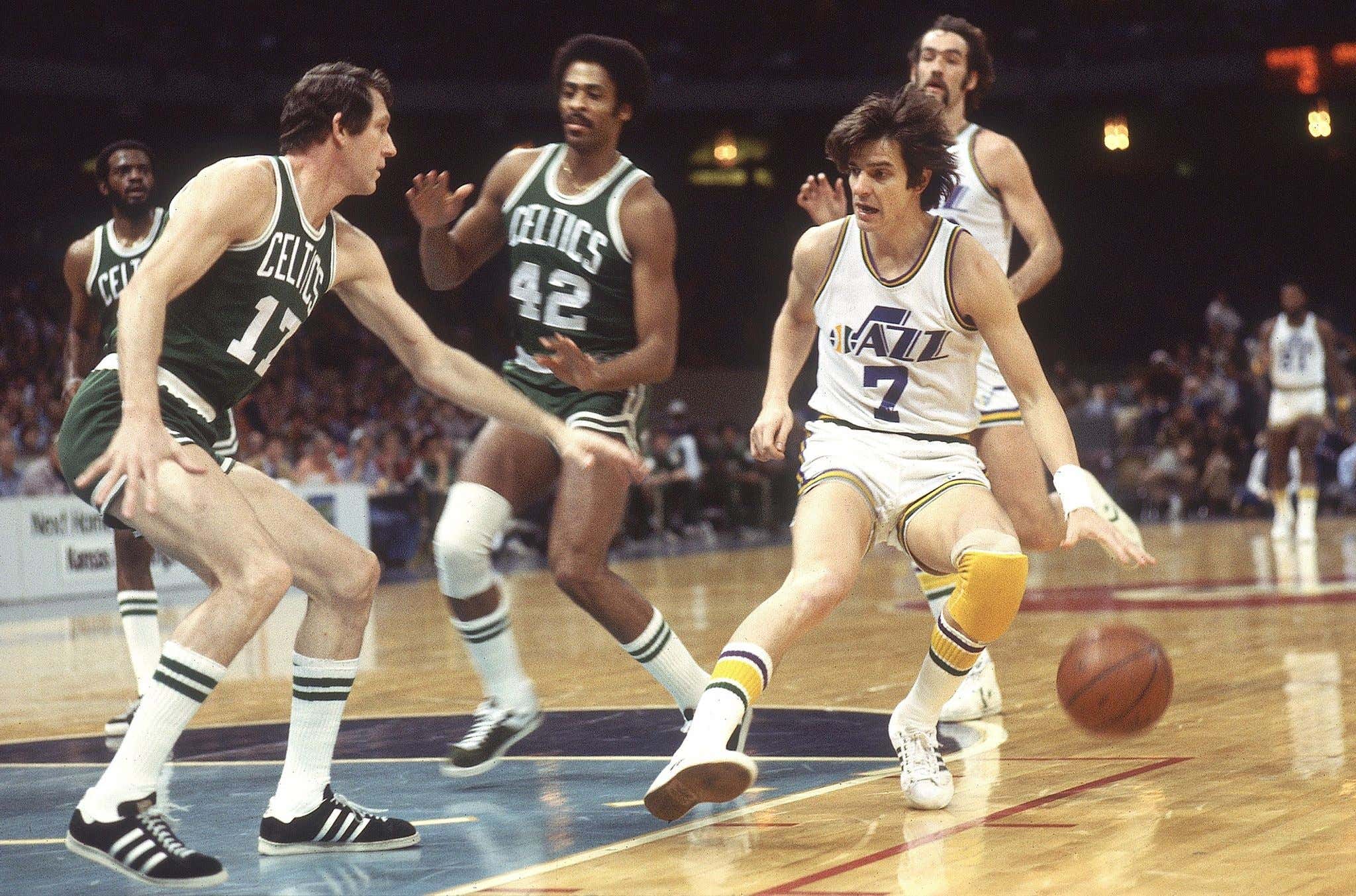 On This Date in Sports February 25, 1977: Pistol Pete Fires off 68