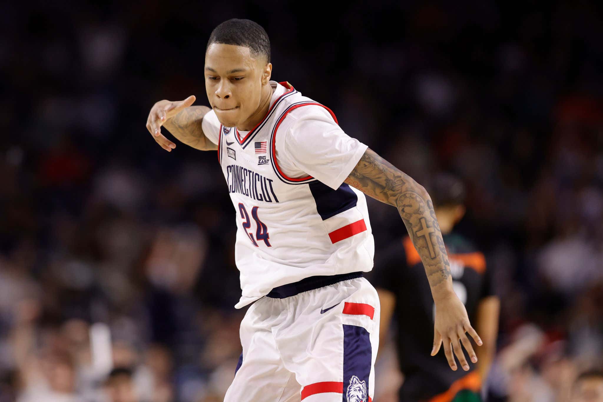 UConn's Jordan Hawkins Blamed His Bubble Guts/Food Poison On Bad Calamari Before The Final Four, Not Concerned About Playing Monday