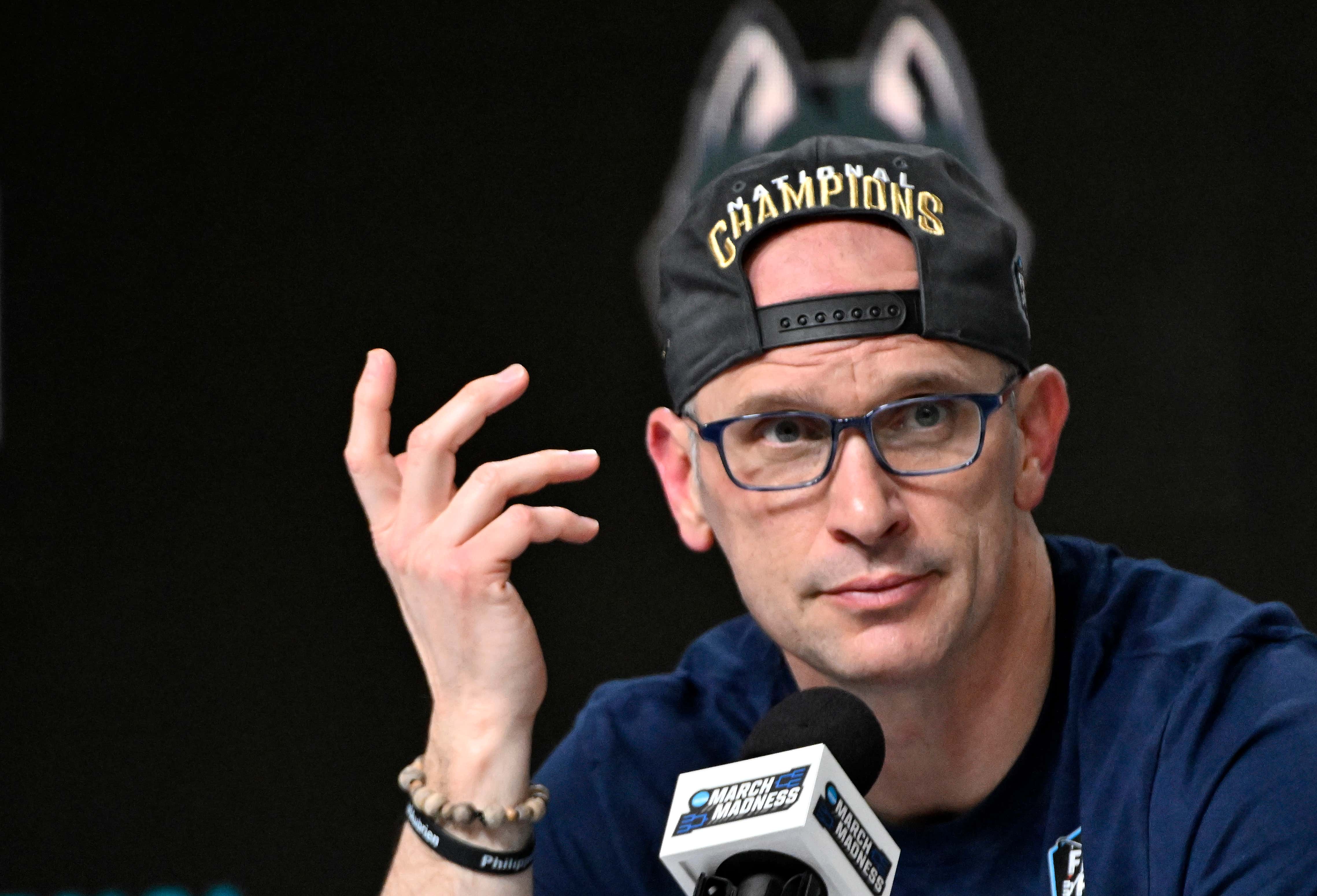 Dan Hurley's Secret To Winning Back-To-Back National Championships? Don't Recruit Kids With Annoying Ass Parents
