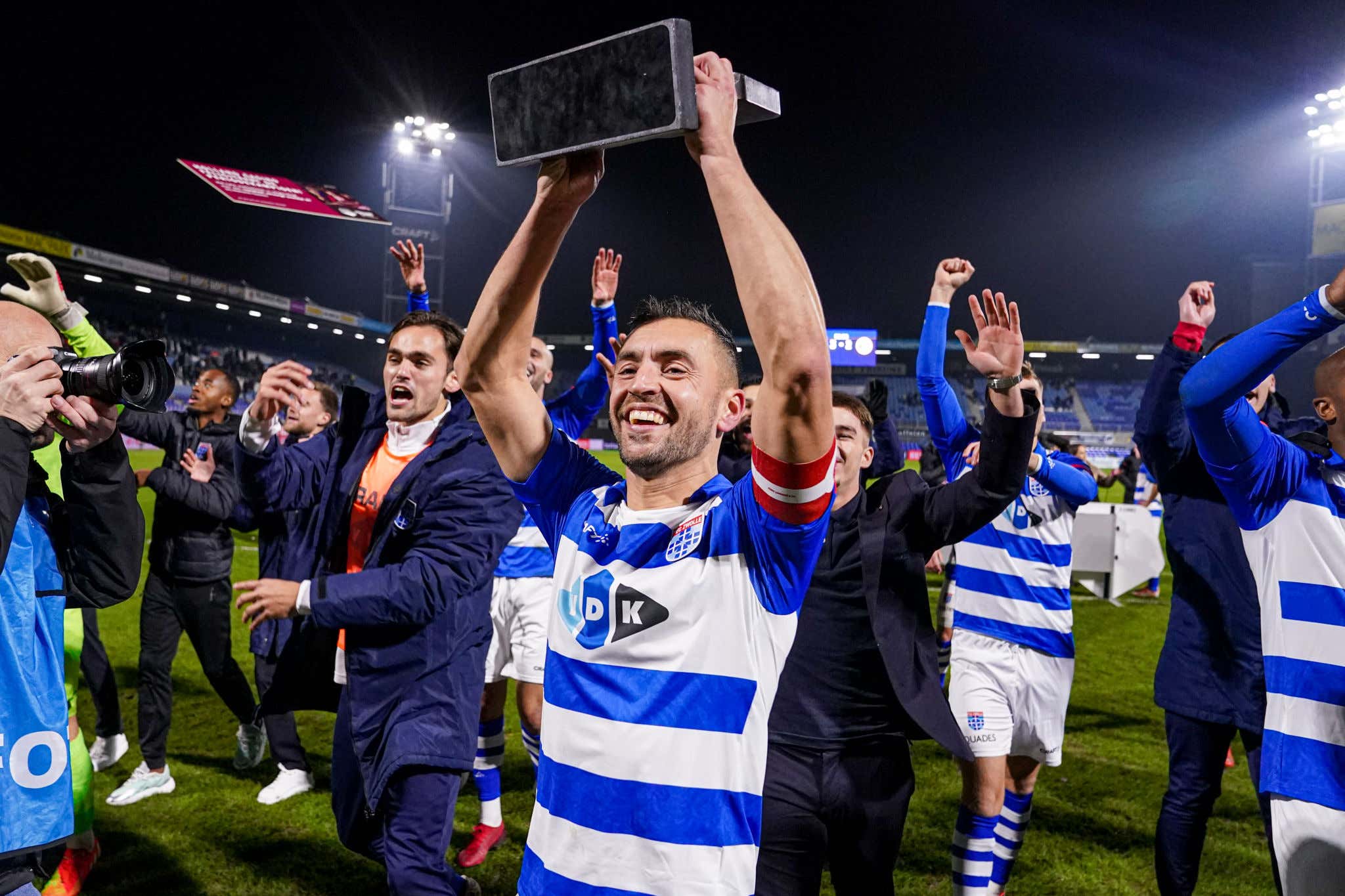 People's Champ - Dutch Soccer Player Puts A Clause In His New Contract That Every Fan Gets A Free Beer At The Next Home Game